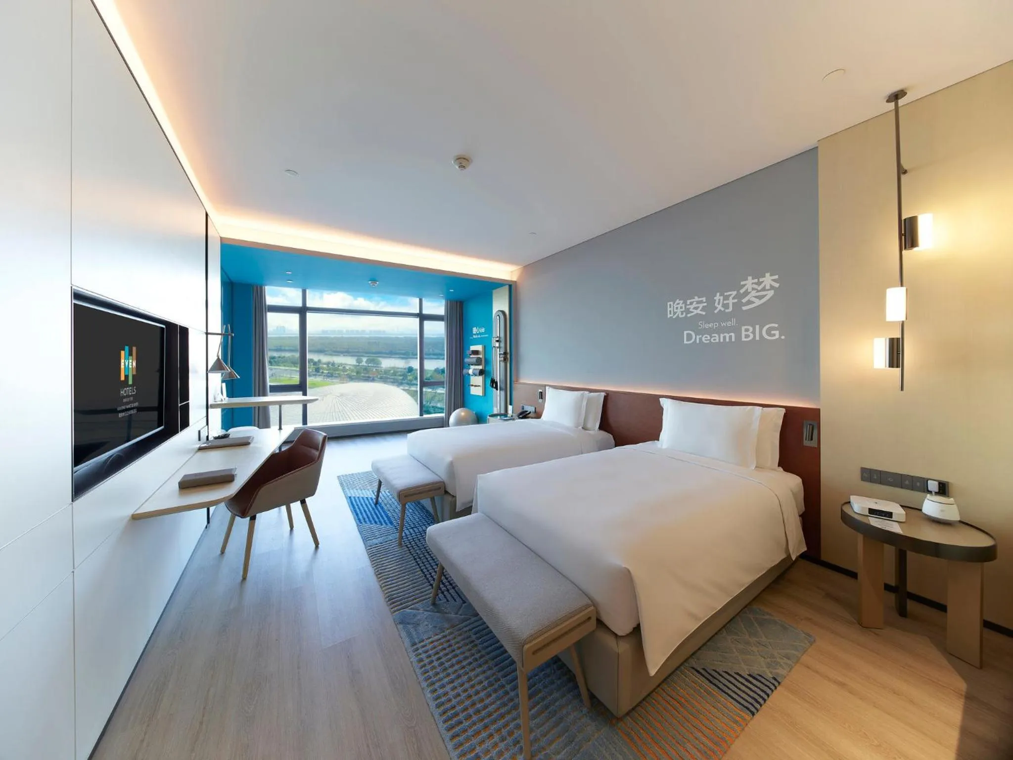 Photo of the whole room, Bed in EVEN Hotel Nanjing Yangtze River by IHG