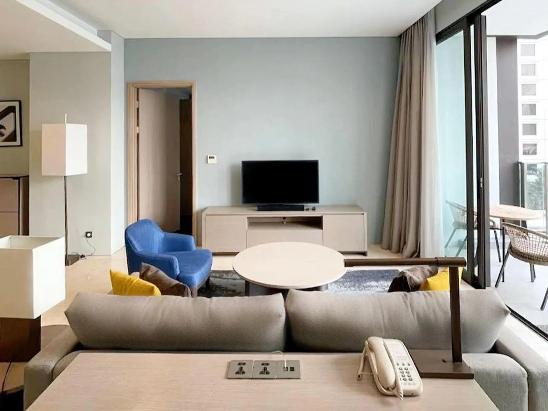 Photo of the whole room in Mangkuluhur Residences by Lorin