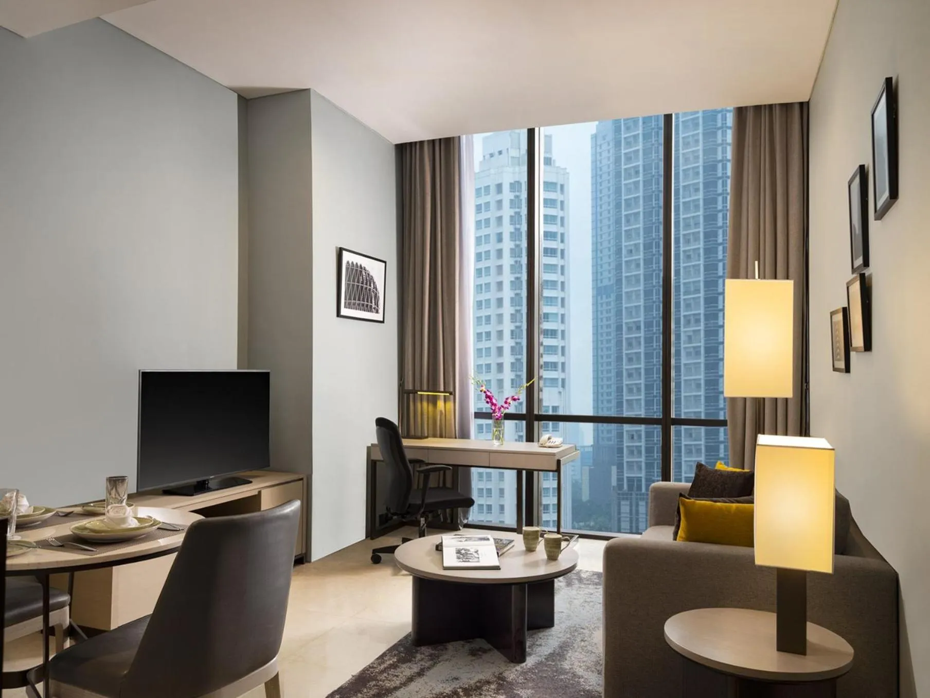 Photo of the whole room in Mangkuluhur Residences by Lorin