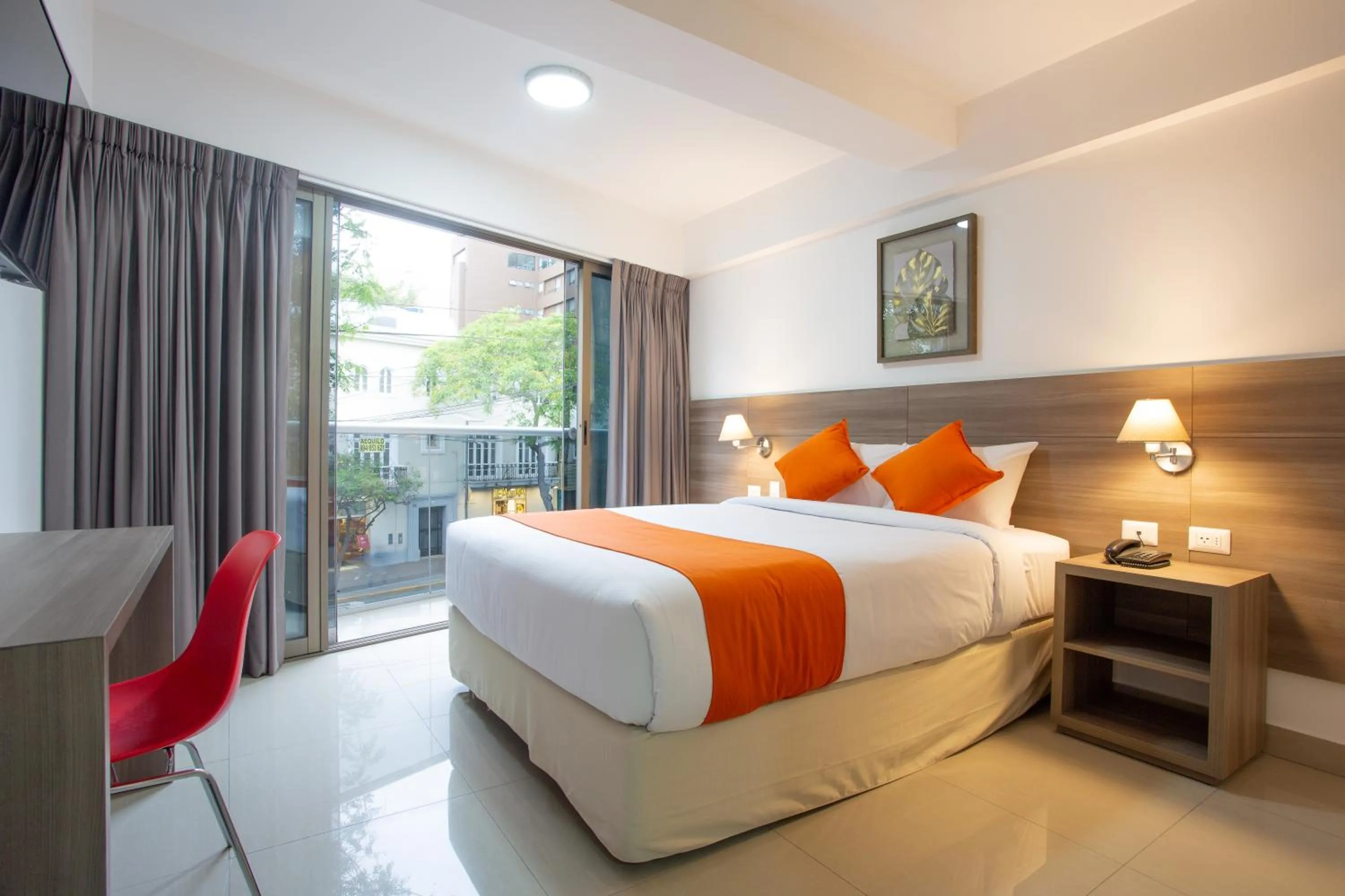 Bed in Howard Johnson by Wyndham Lima Miraflores Art House