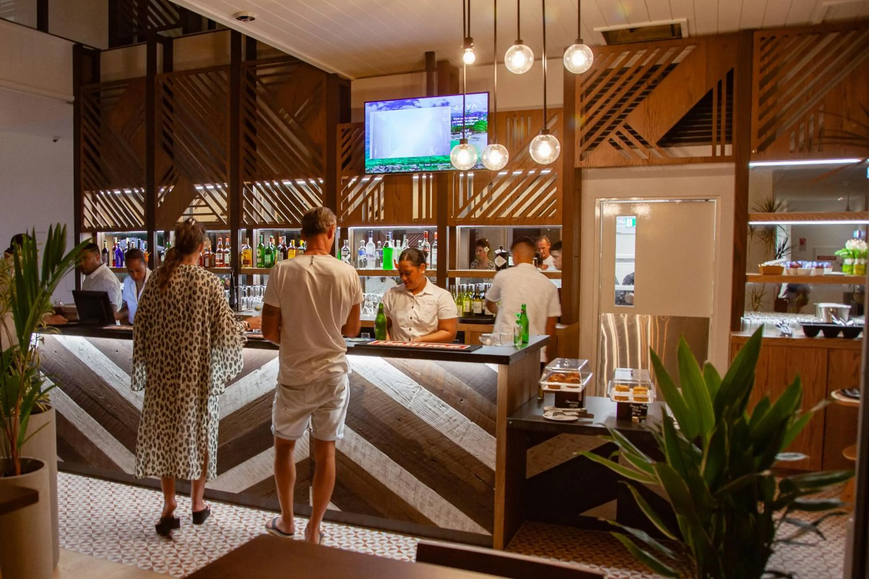 Restaurant/places to eat in Lava Hotel