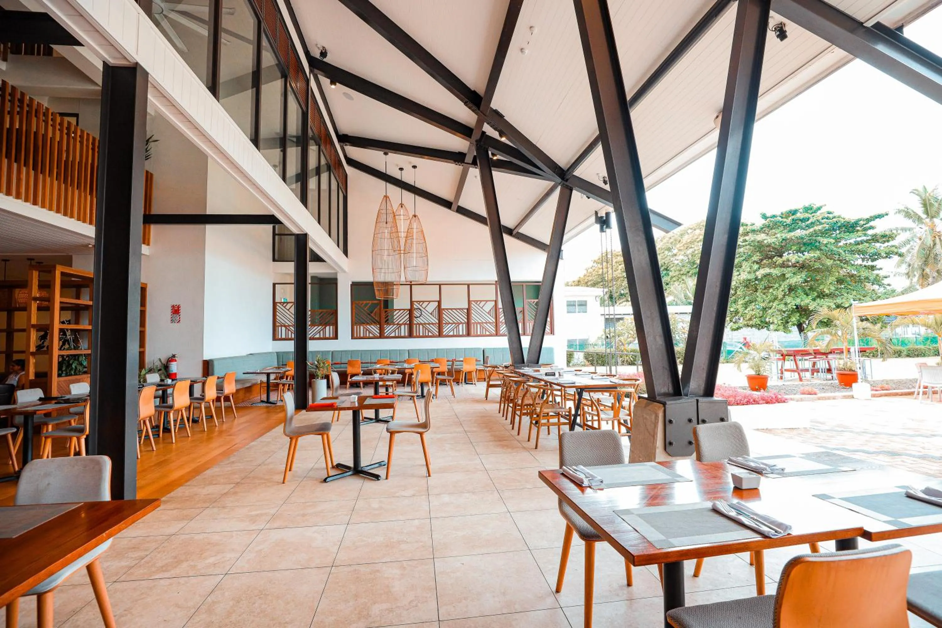 Restaurant/places to eat in Lava Hotel