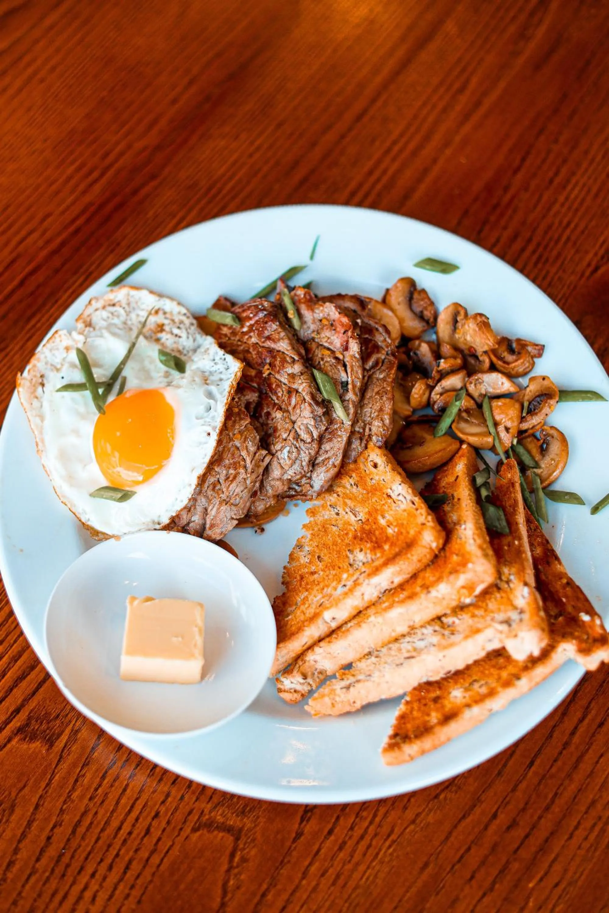 Restaurant/places to eat in Lava Hotel