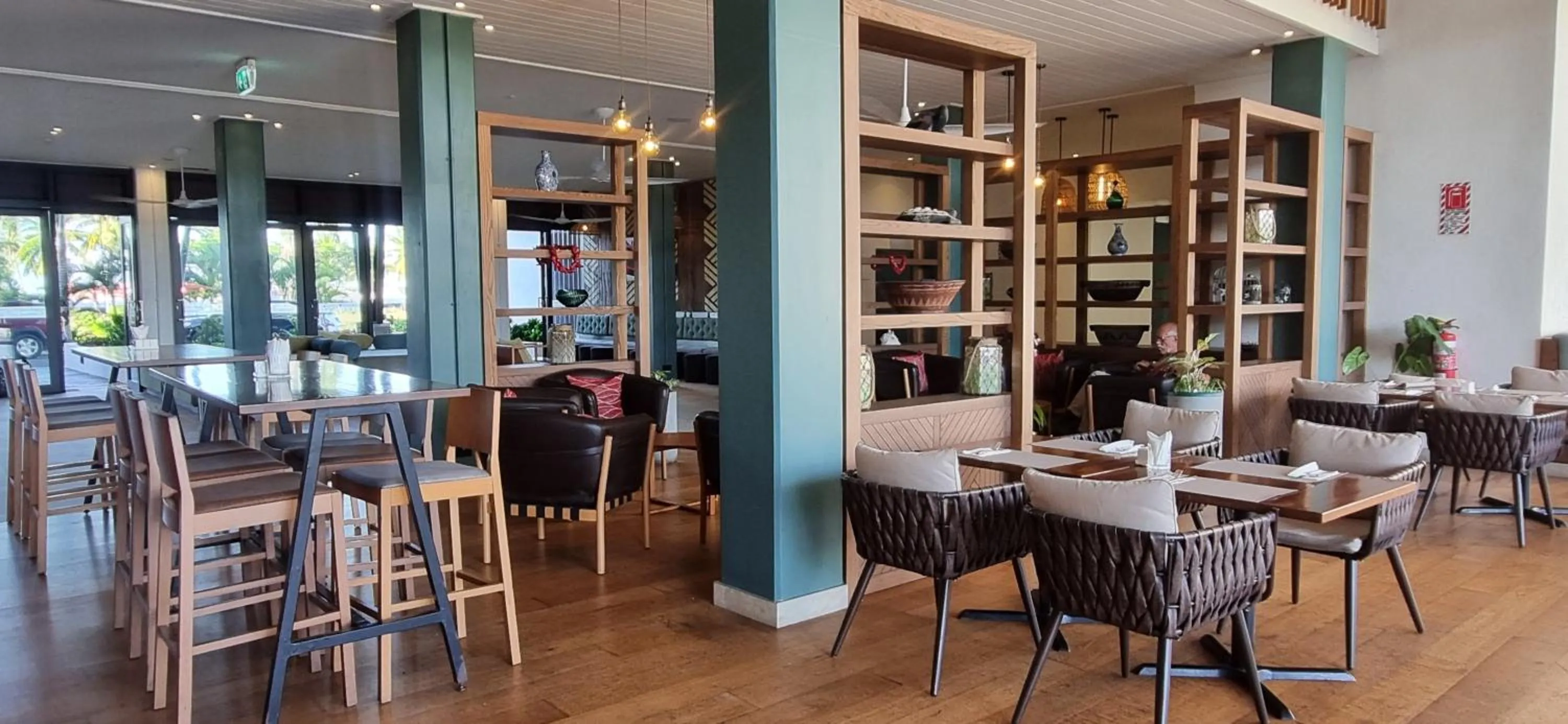 Restaurant/places to eat in Lava Hotel