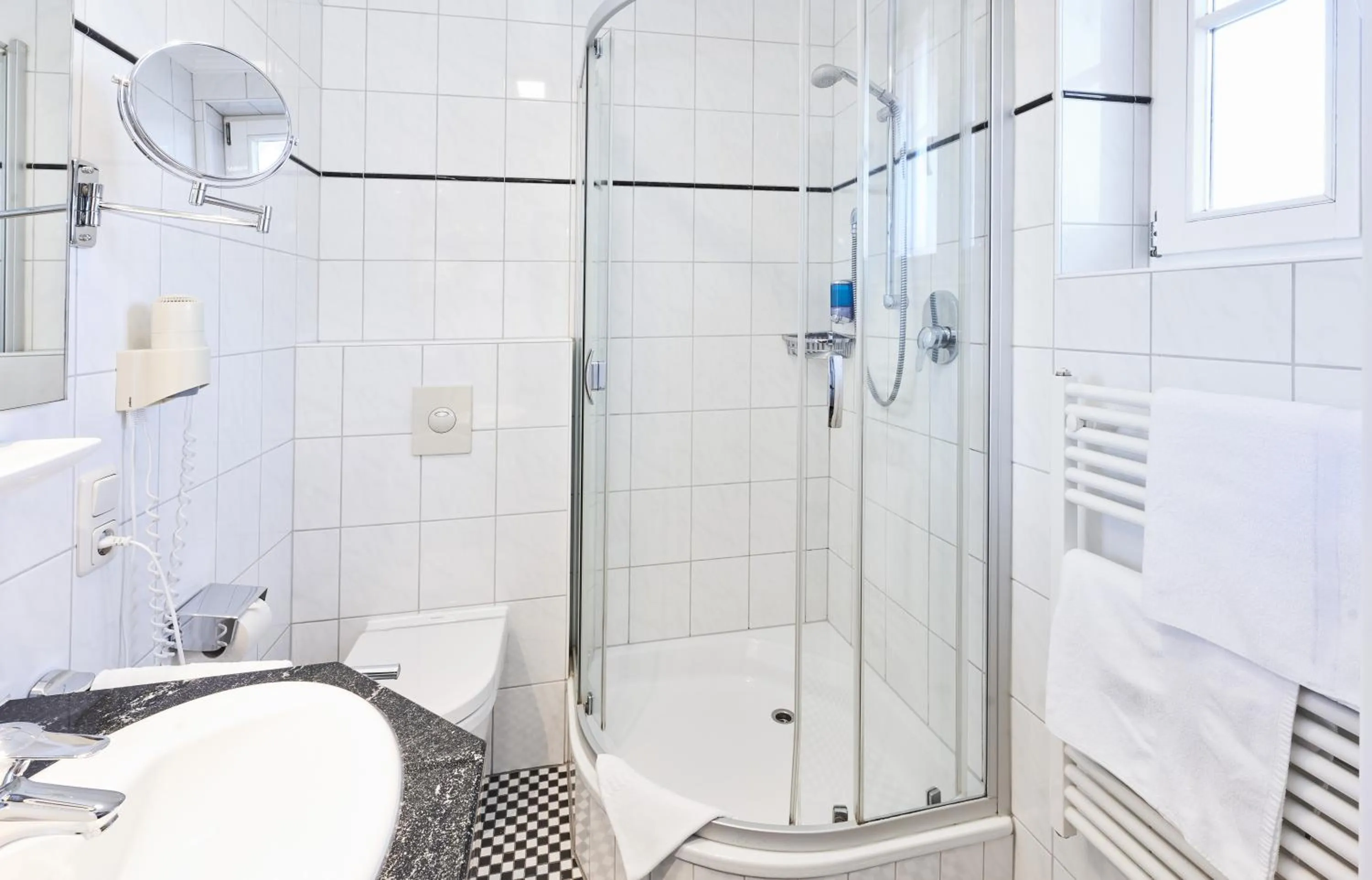 Shower in Das Landhotel am Trätzhof Fulda