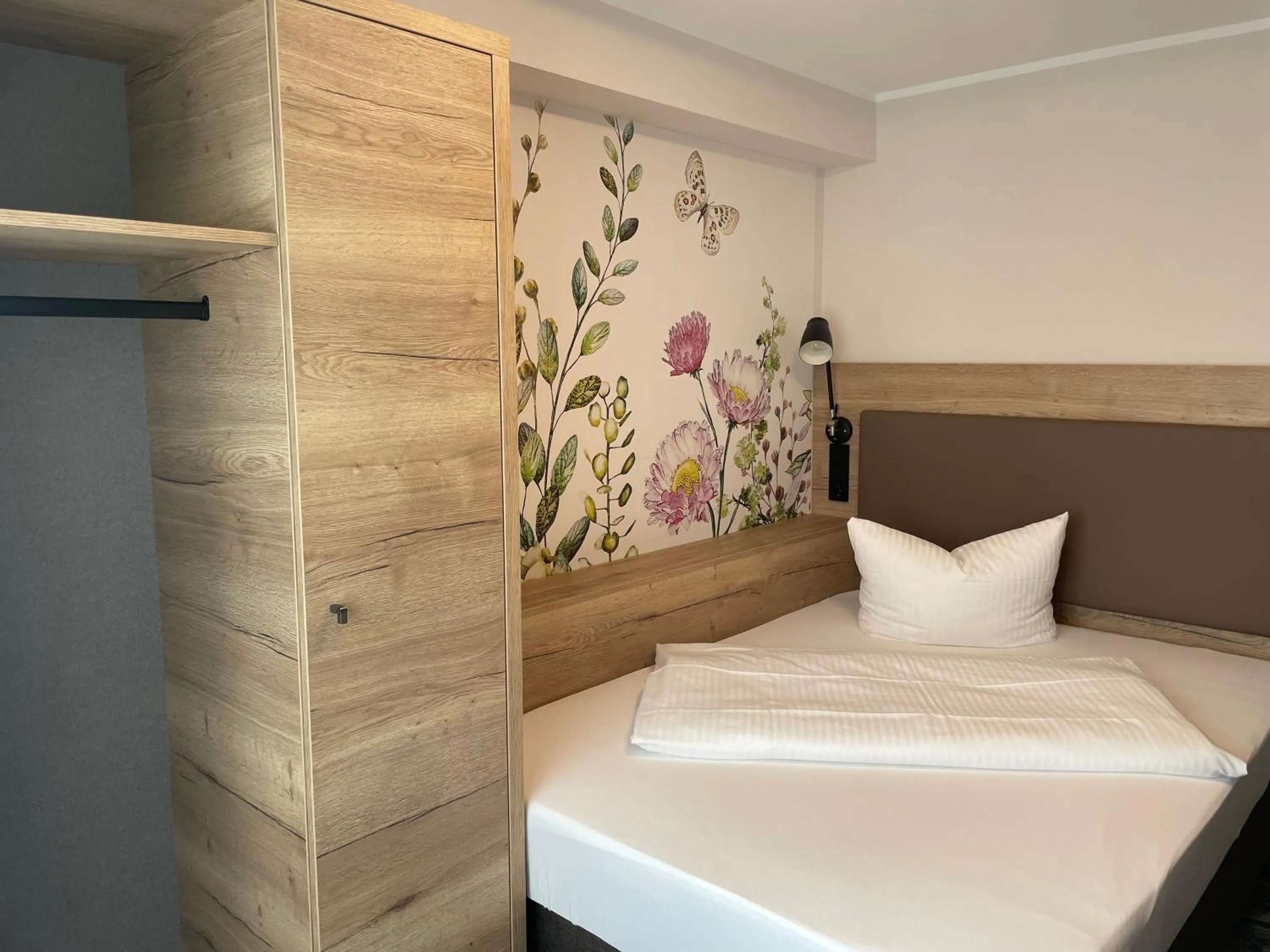 Photo of the whole room, Bed in Das Landhotel am Trätzhof Fulda