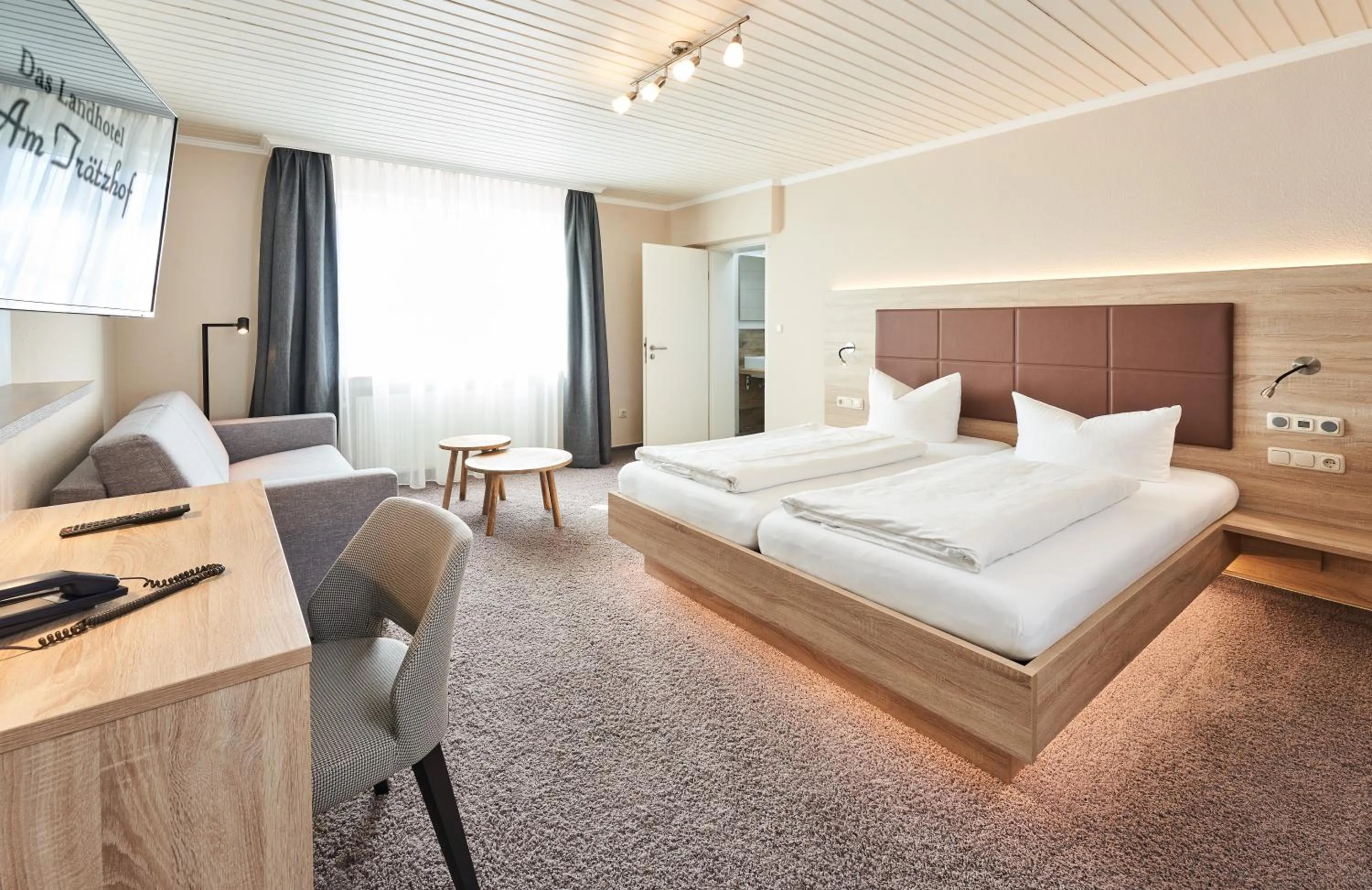 Photo of the whole room, Bed in Das Landhotel am Trätzhof Fulda