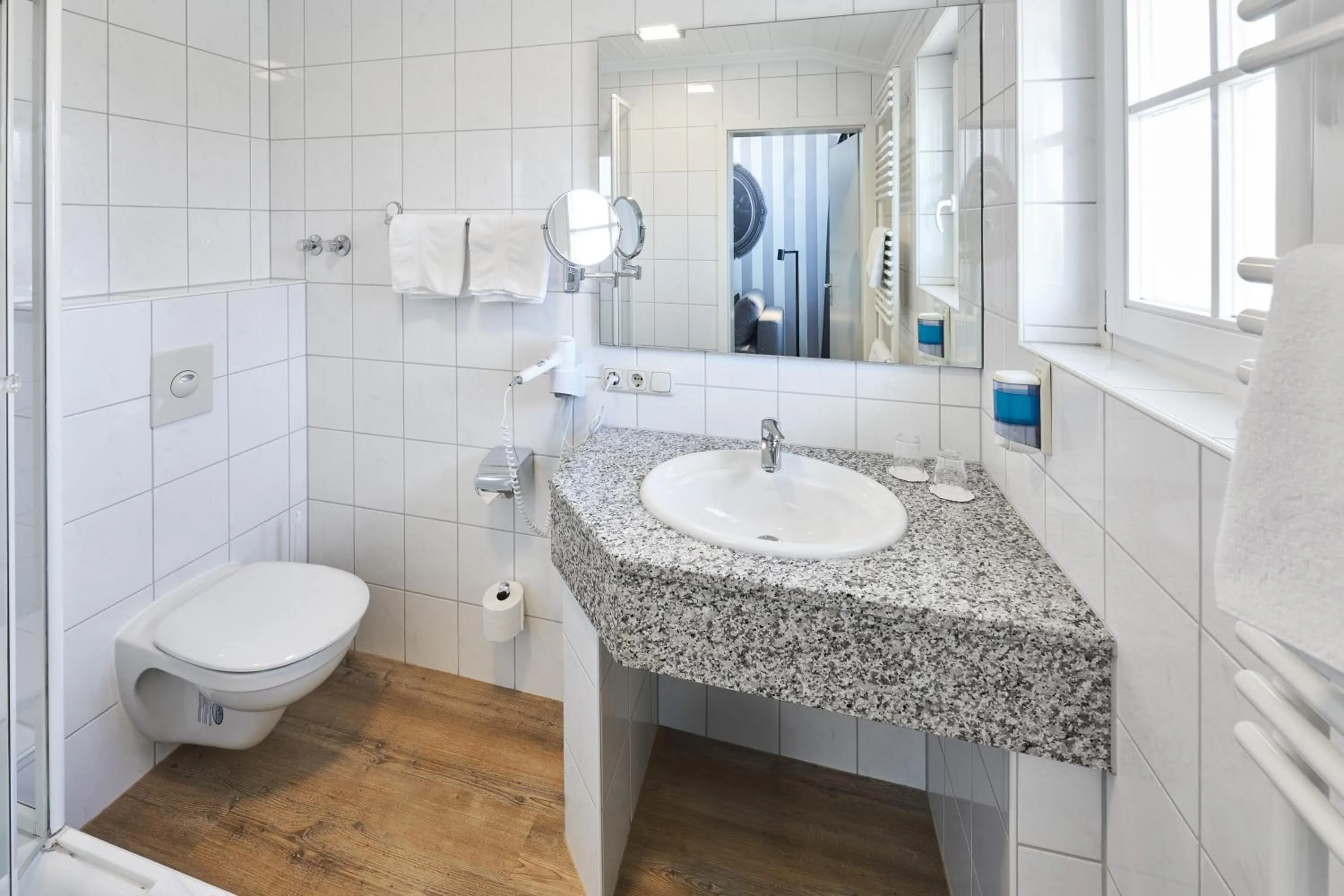 Shower in Das Landhotel am Trätzhof Fulda