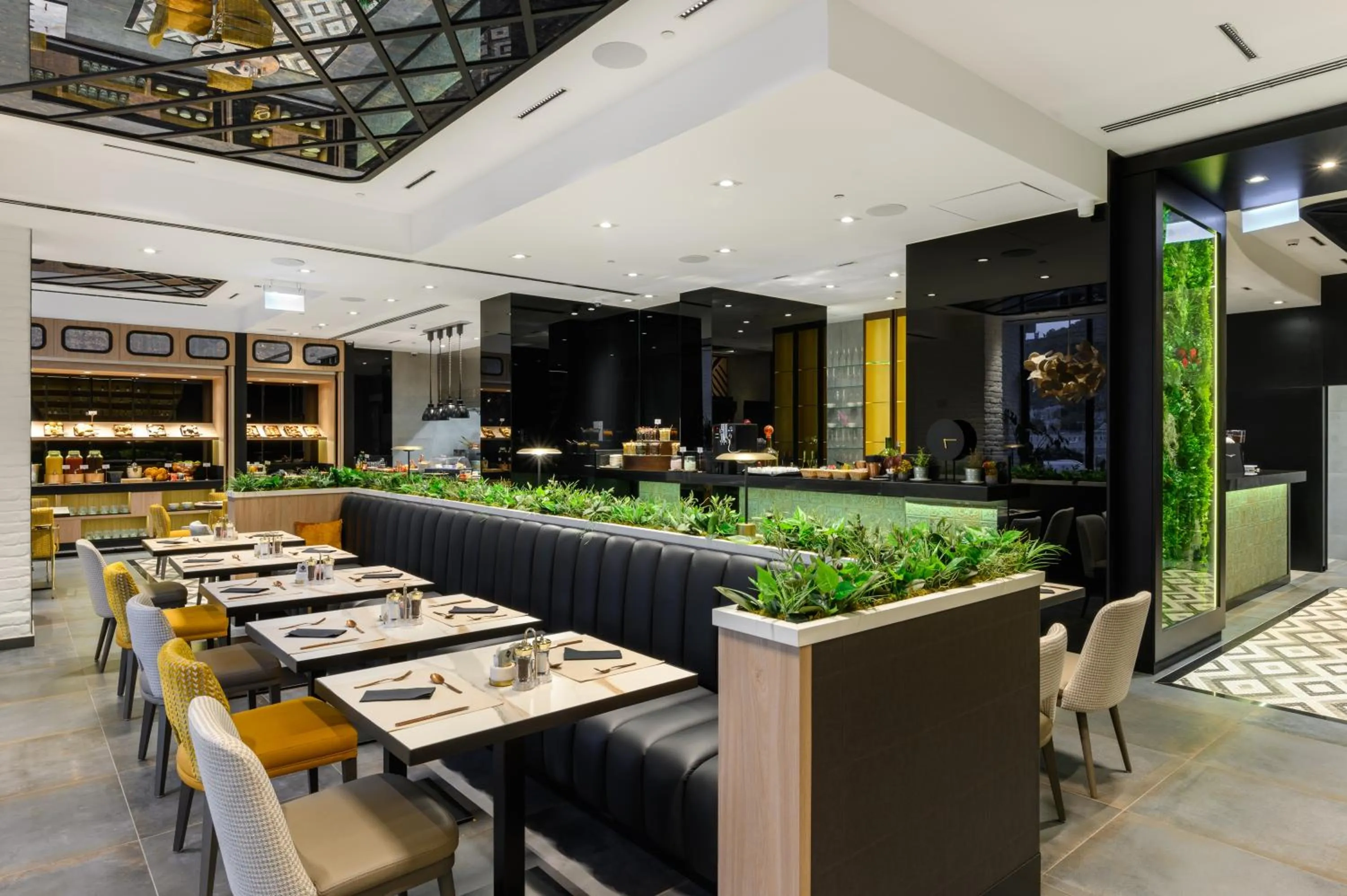 Restaurant/places to eat in Hotel Vision Budapest by Continental Group