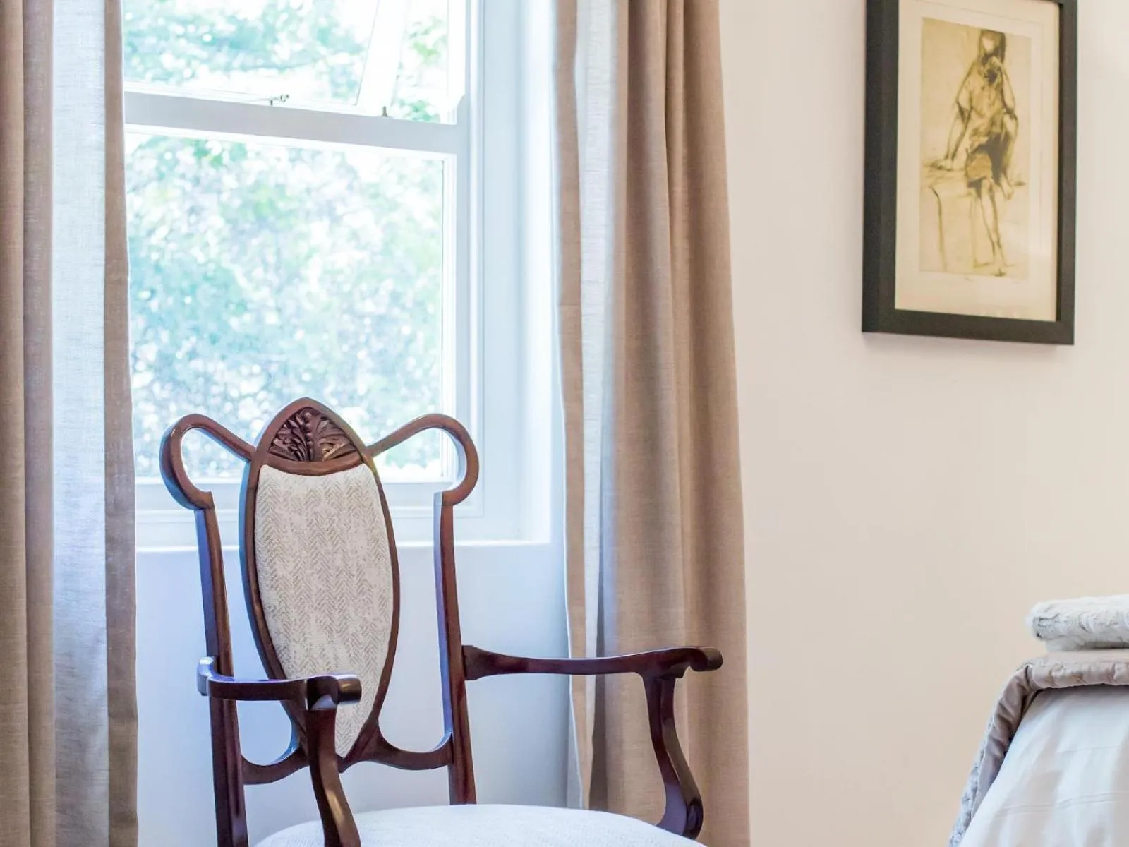 Decorative detail, Bed in Maison Montagne