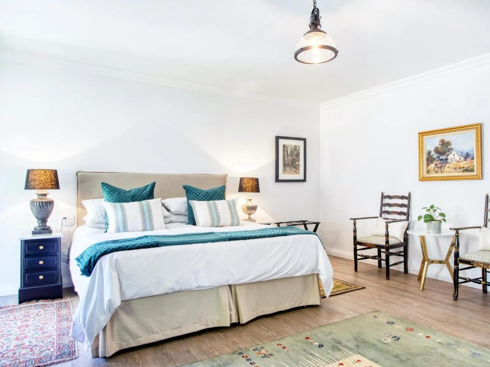 Decorative detail, Bed in Maison Montagne