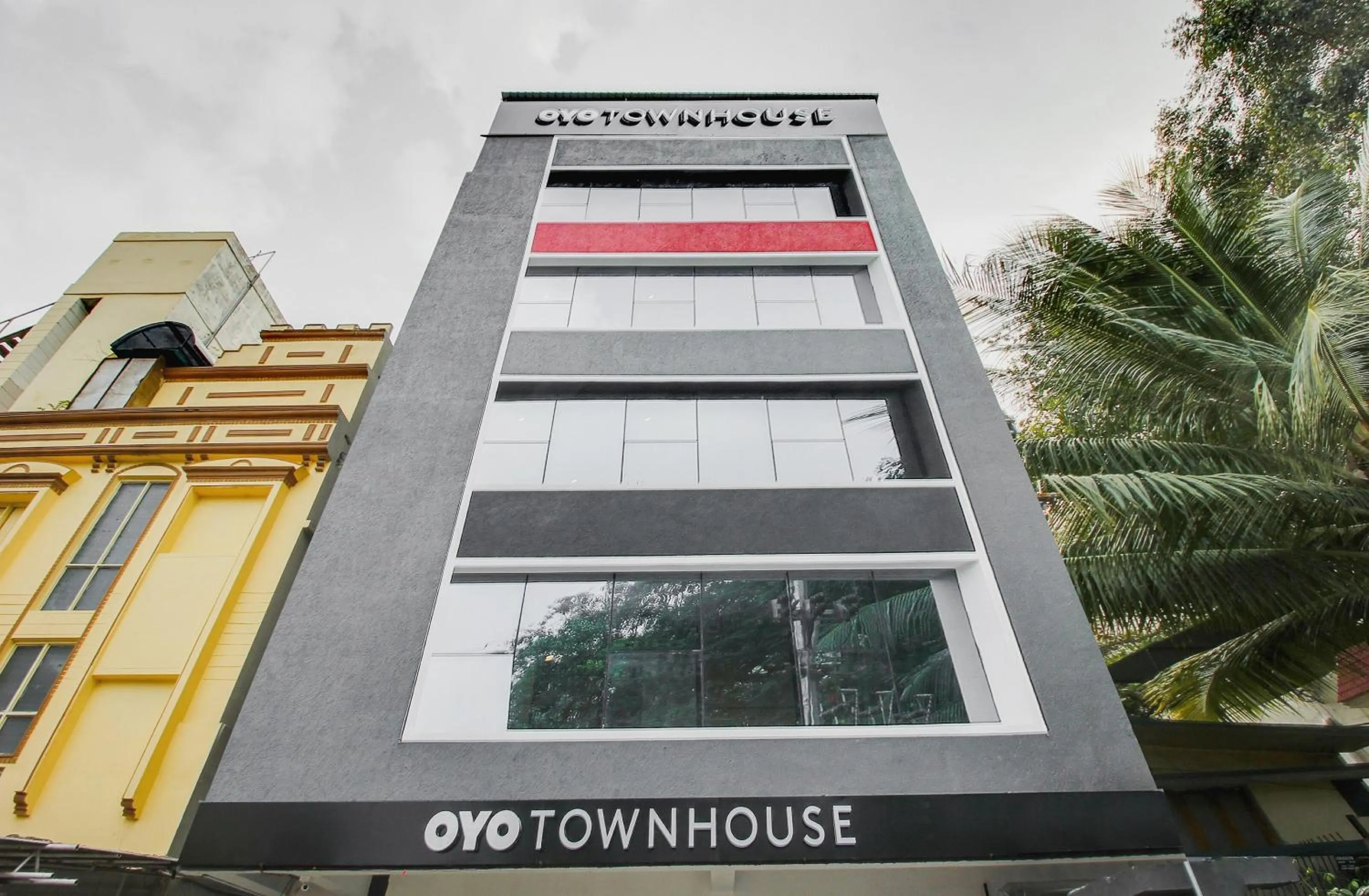 Facade/entrance in Super Townhouse 359 Begumpet Near Hyderabad Central