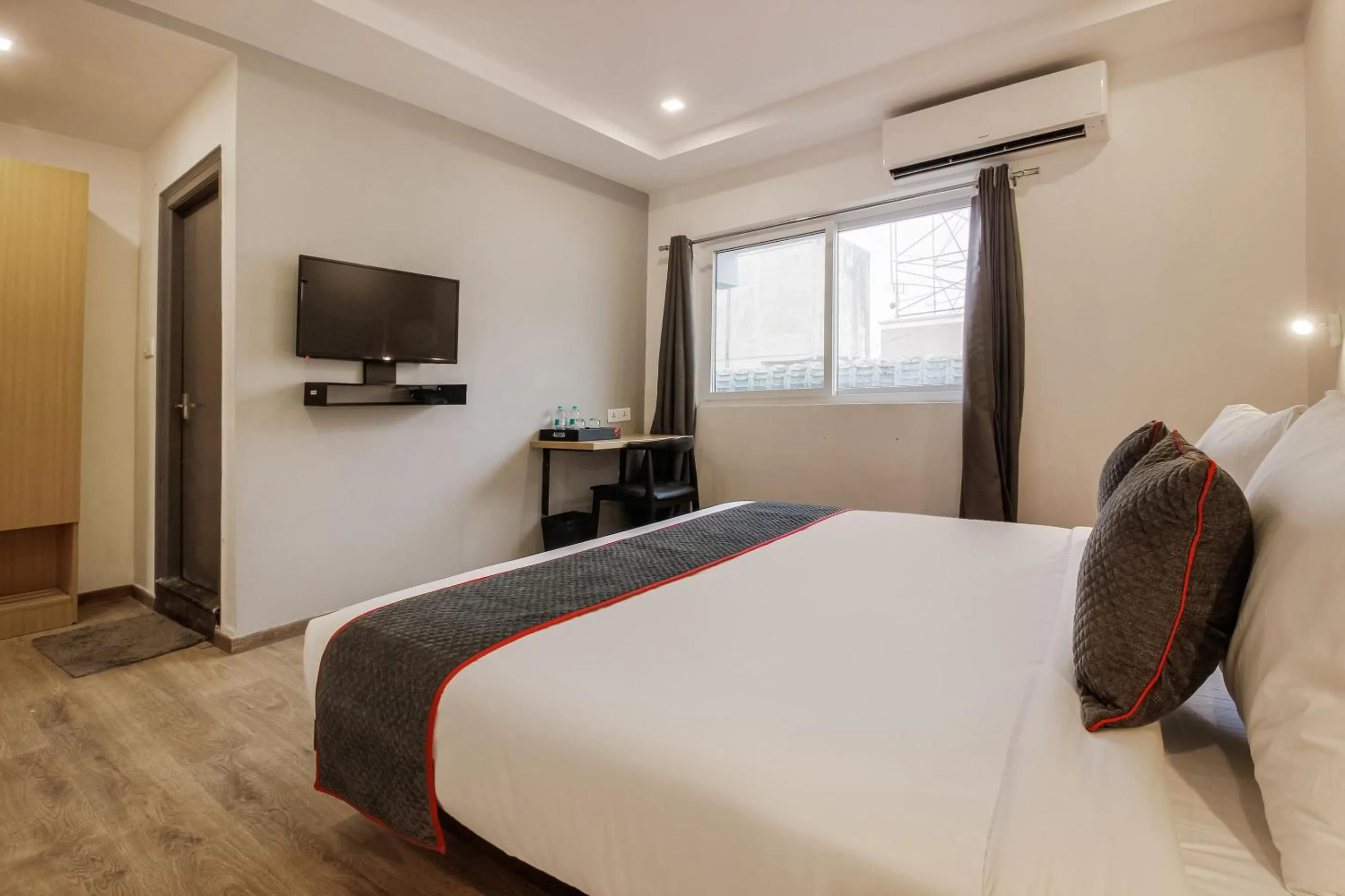 Super Townhouse 359 Begumpet Near Hyderabad Central