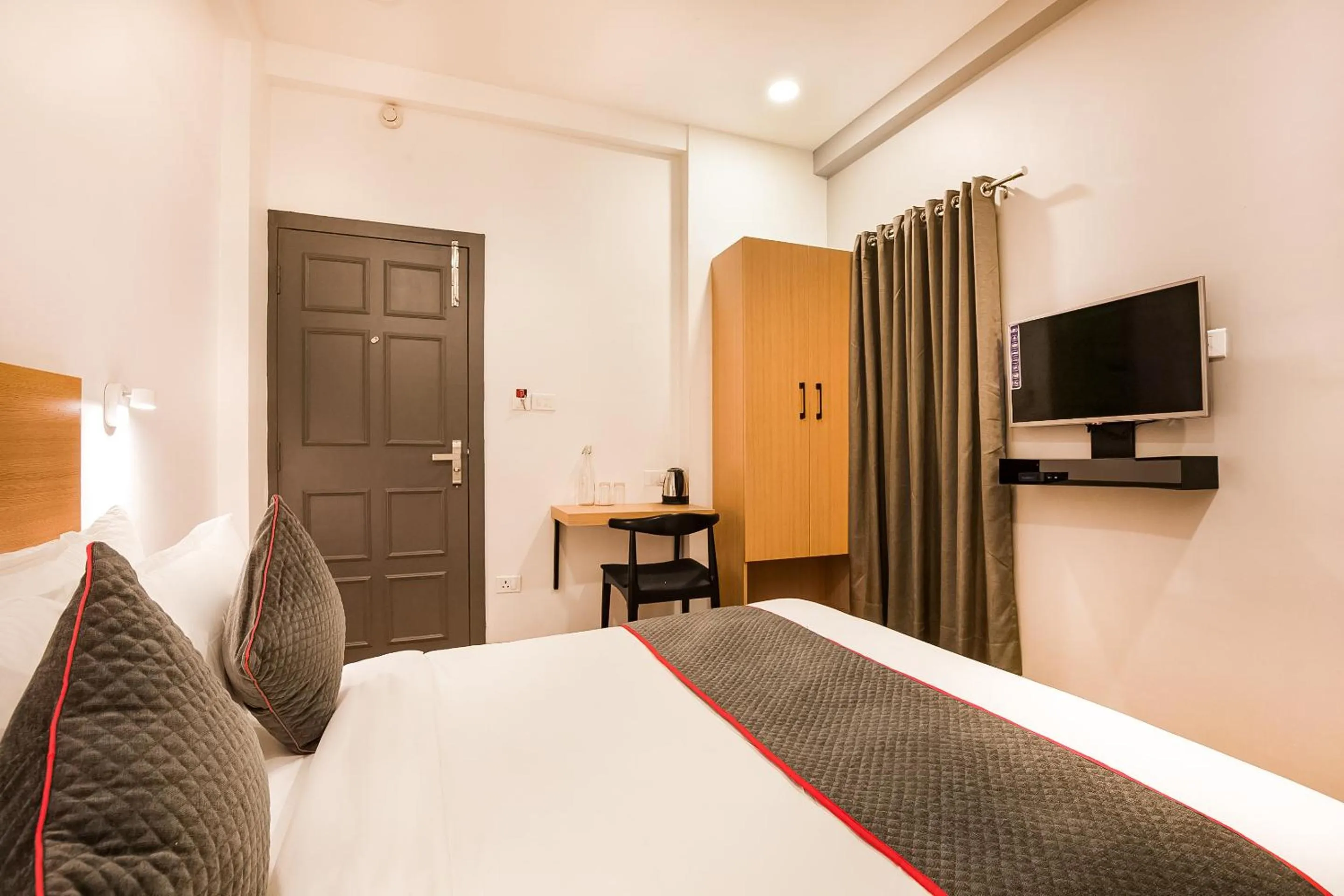 Bedroom, Bed in Townhouse Pipliyahana Square