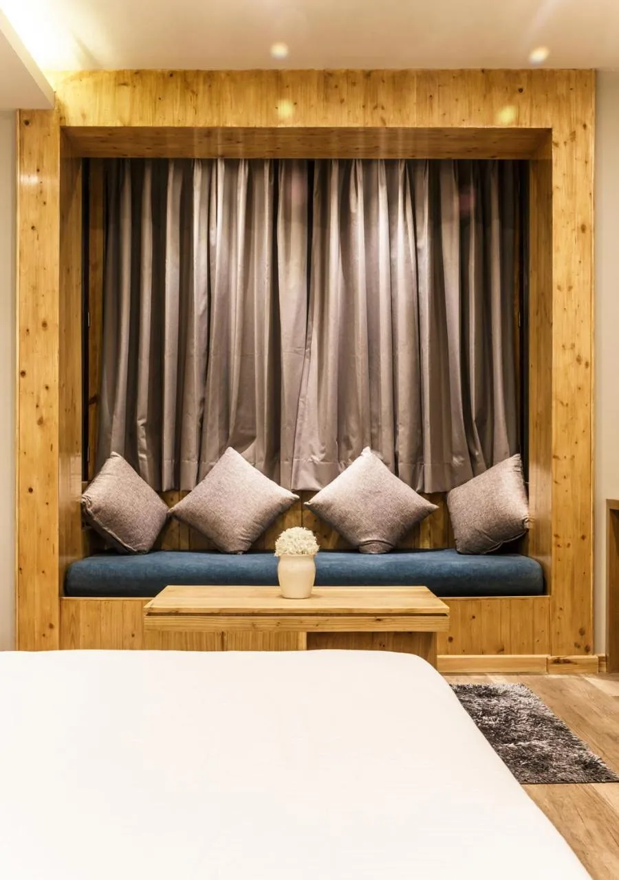 Seating area, Bed in The Bodhi Tree Ladakh