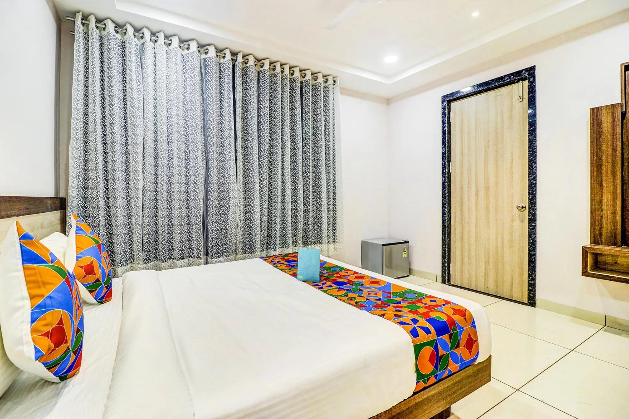 Bed in FabHotel Meera Palace