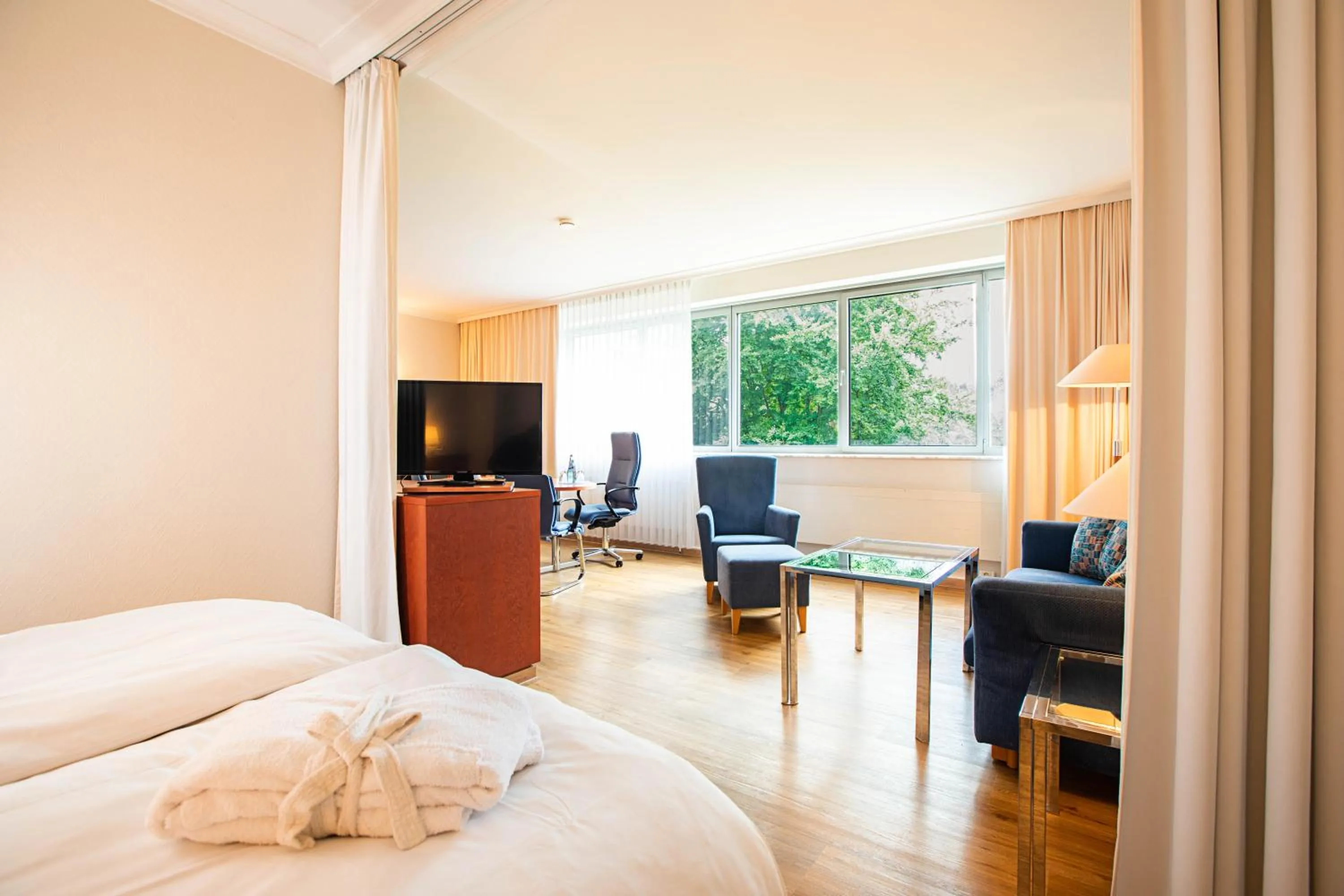 Photo of the whole room, Bed in Dolce by Wyndham Bad Nauheim