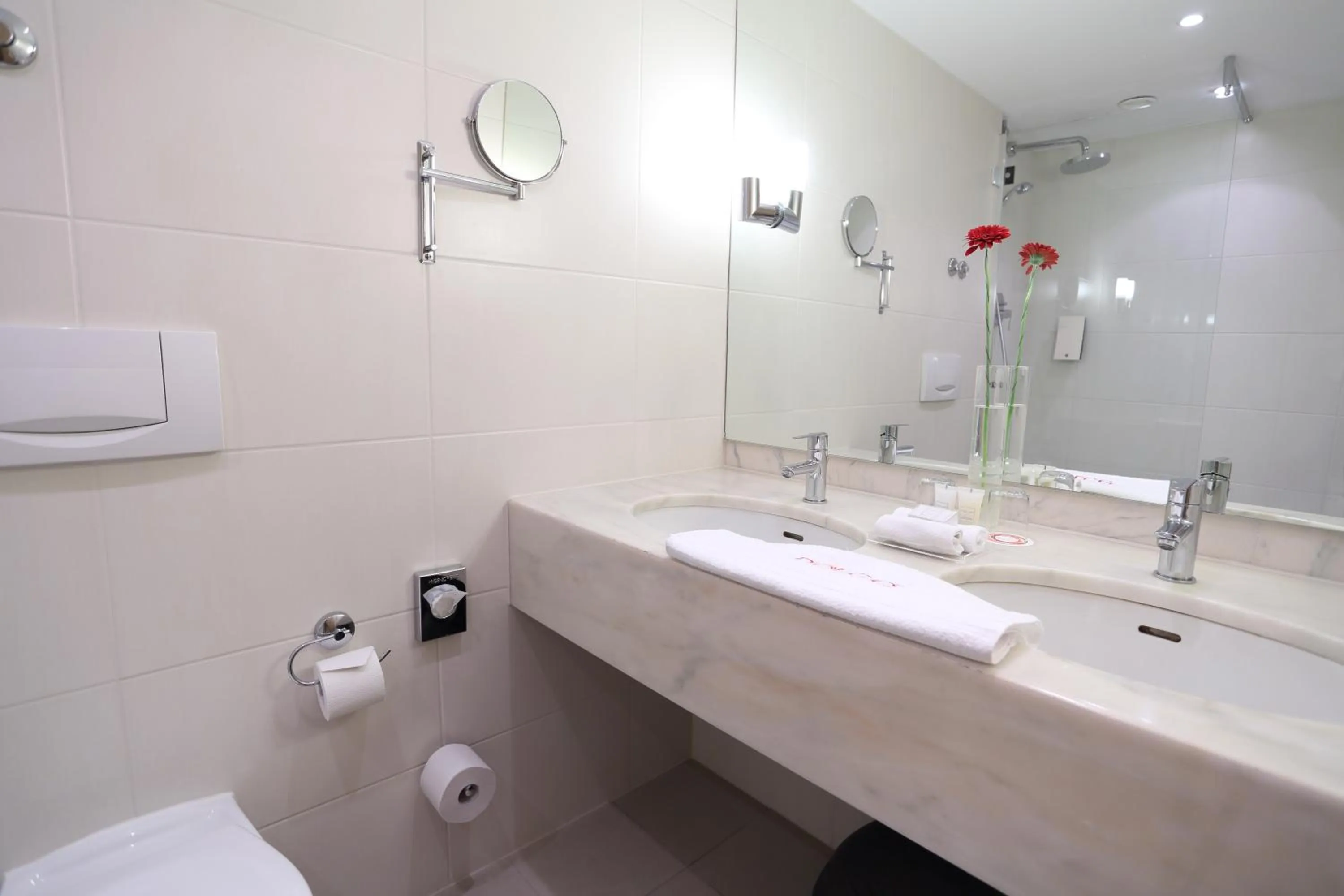 Shower in Dolce by Wyndham Bad Nauheim