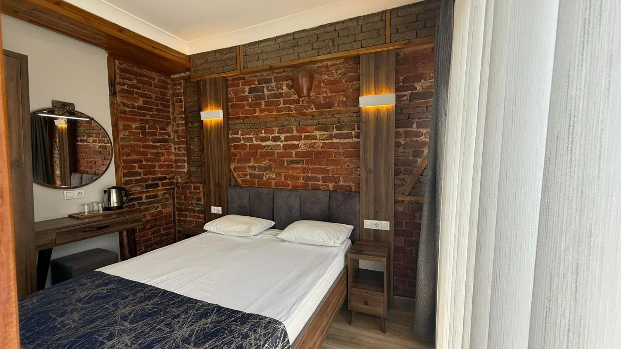 Bed in Han Suite Hotel