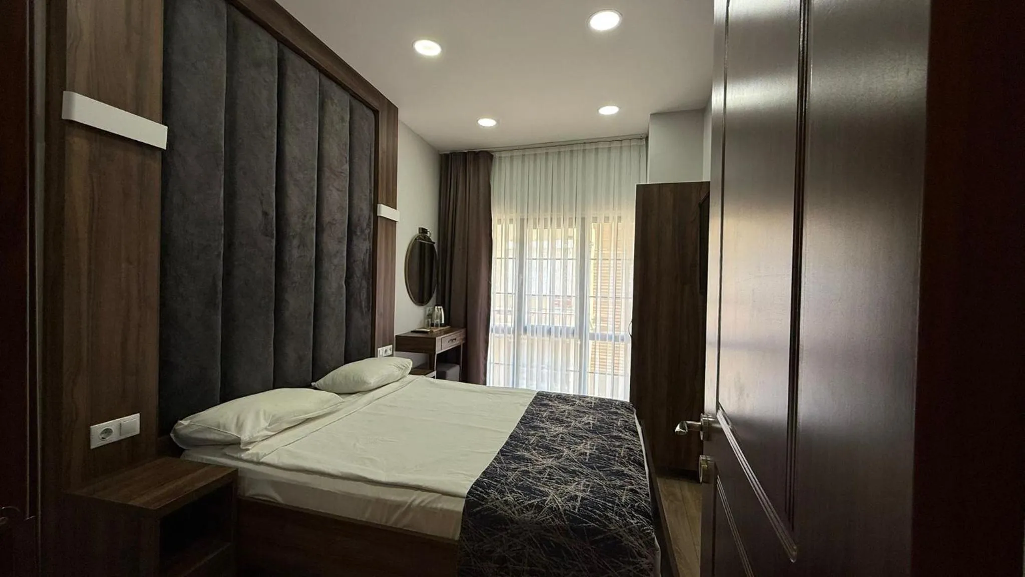 Photo of the whole room, Bed in Han Suite Hotel