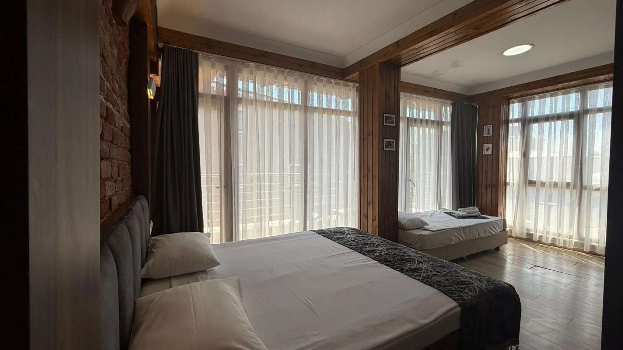 Photo of the whole room, Bed in Han Suite Hotel