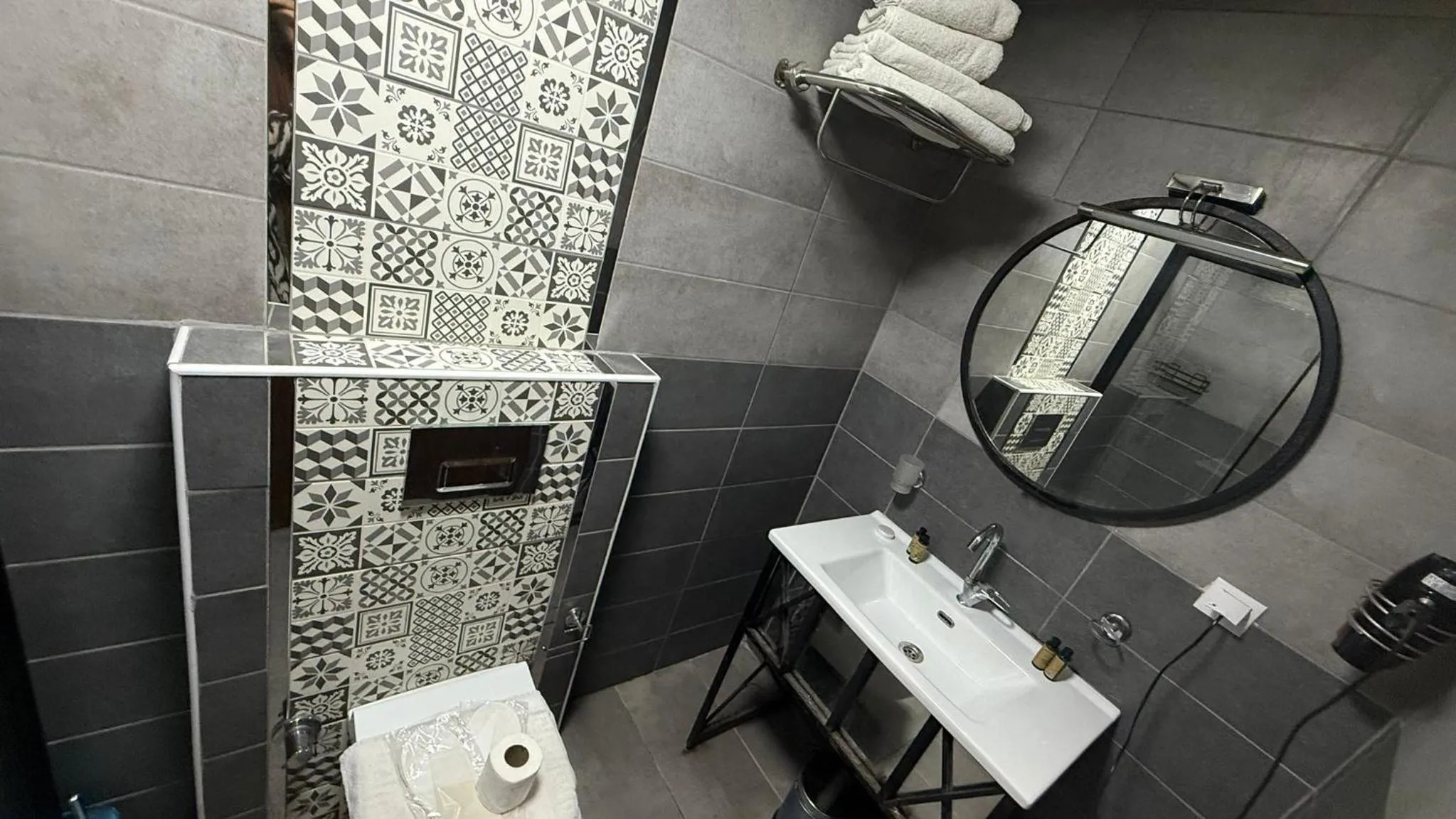 Toilet in Han Suite Hotel