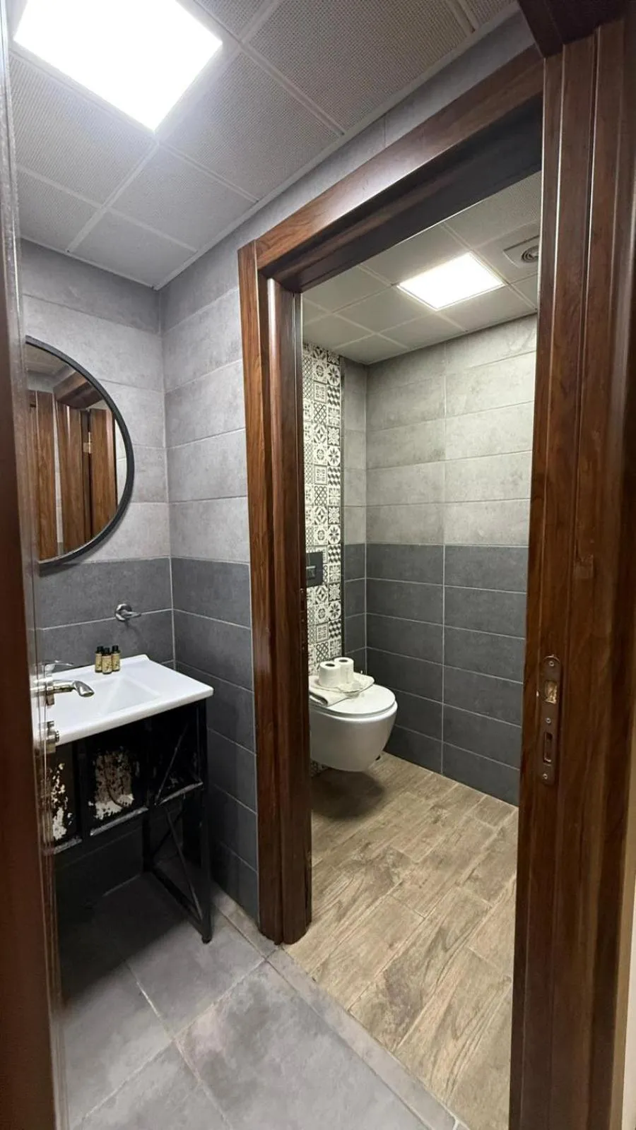 Shower in Han Suite Hotel