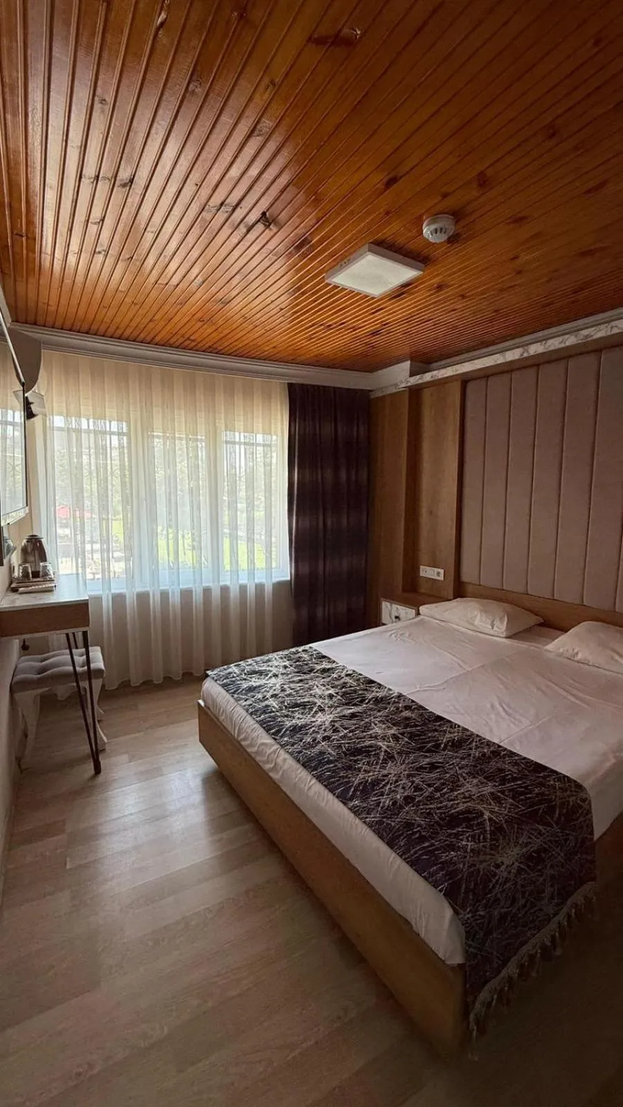 Photo of the whole room, Bed in Han Suite Hotel