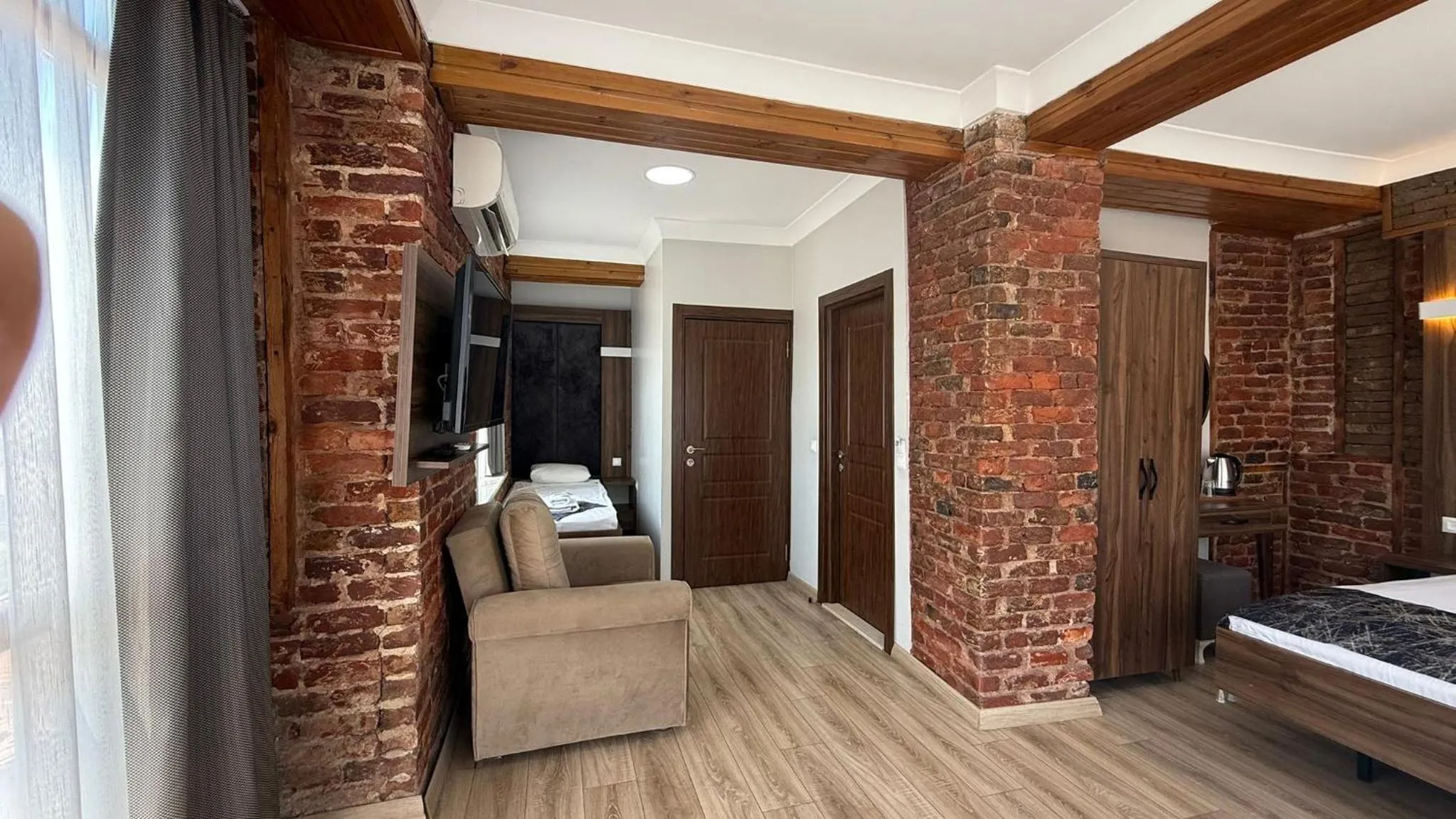 Photo of the whole room, Bed in Han Suite Hotel