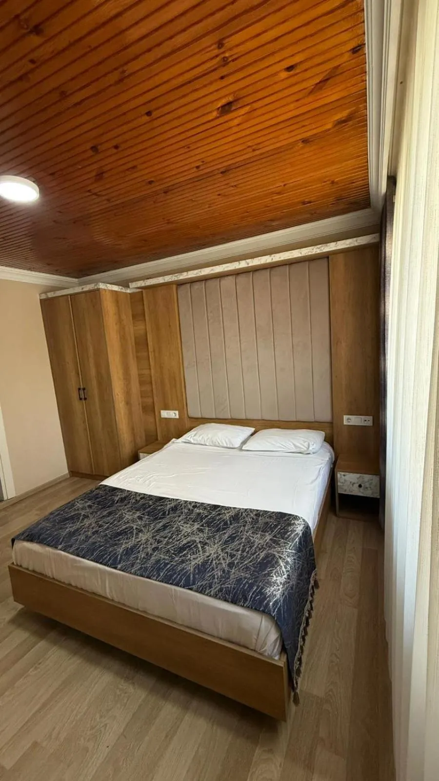 Photo of the whole room, Bed in Han Suite Hotel