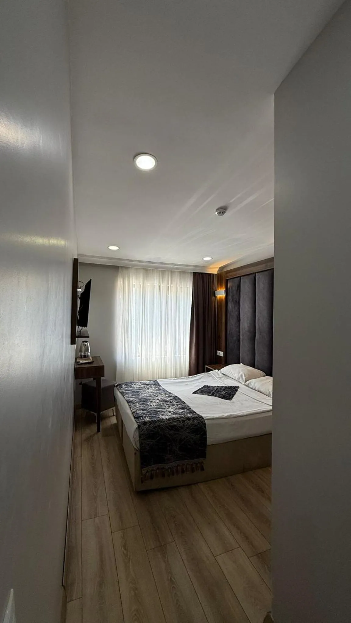 Photo of the whole room, Bed in Han Suite Hotel