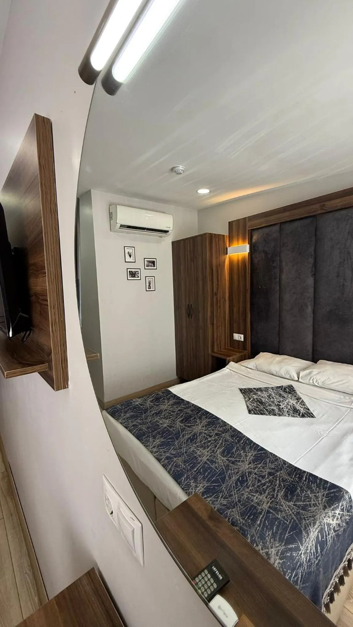 Photo of the whole room, Bed in Han Suite Hotel