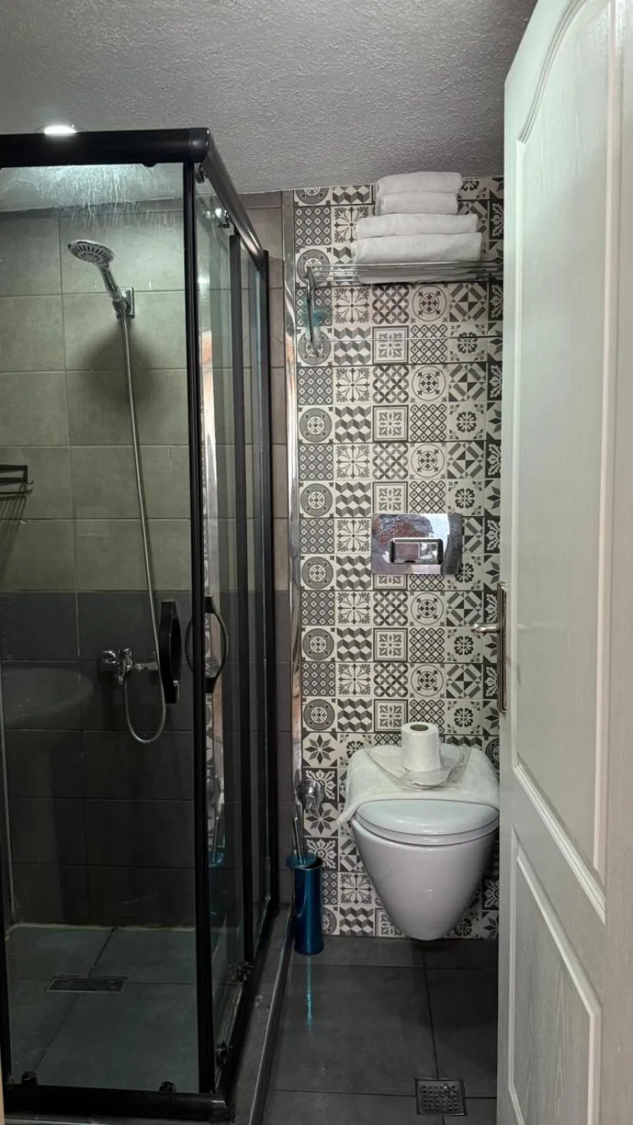 Bathroom in Han Suite Hotel