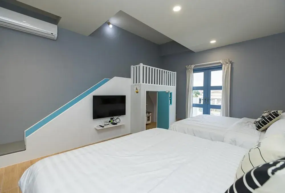 Quadruple Room with Balcony in Blue White Quadruple Room with Balcony in Blue White