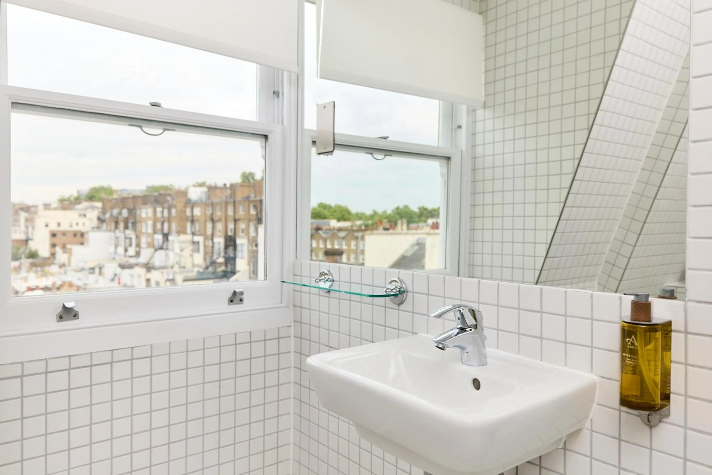 Bathroom in Prince William Hotel