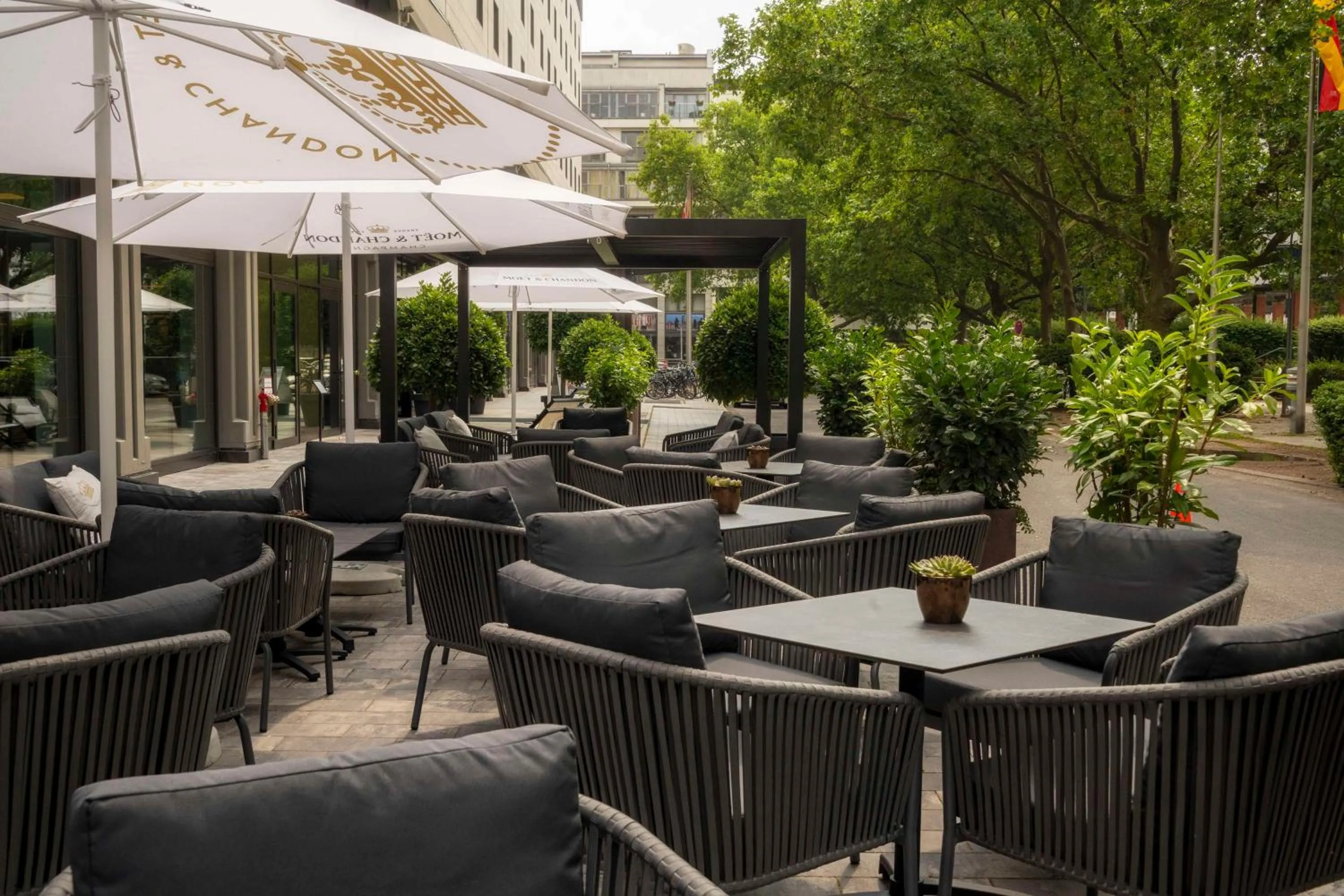 Patio in DoubleTree by Hilton Berlin Ku'damm