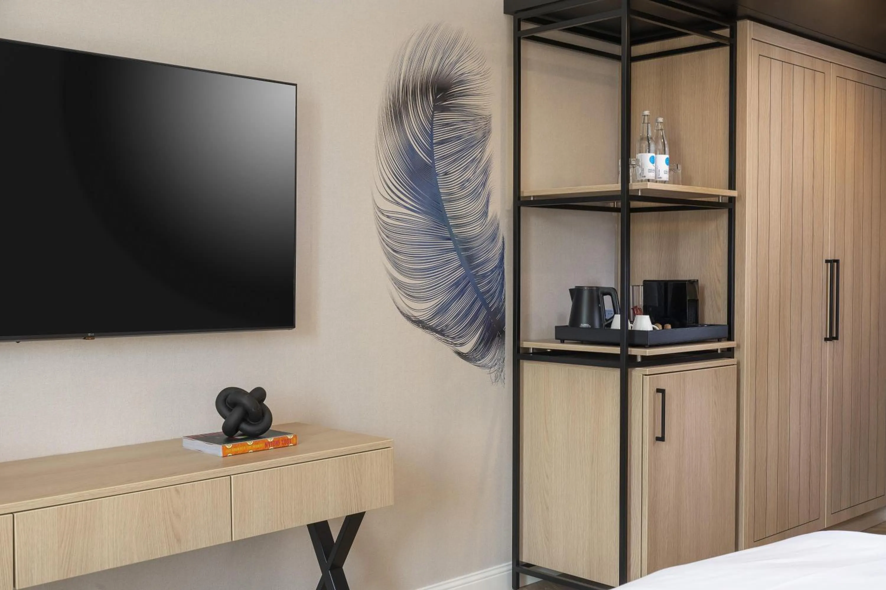 Bedroom, Bed in DoubleTree by Hilton Berlin Ku'damm