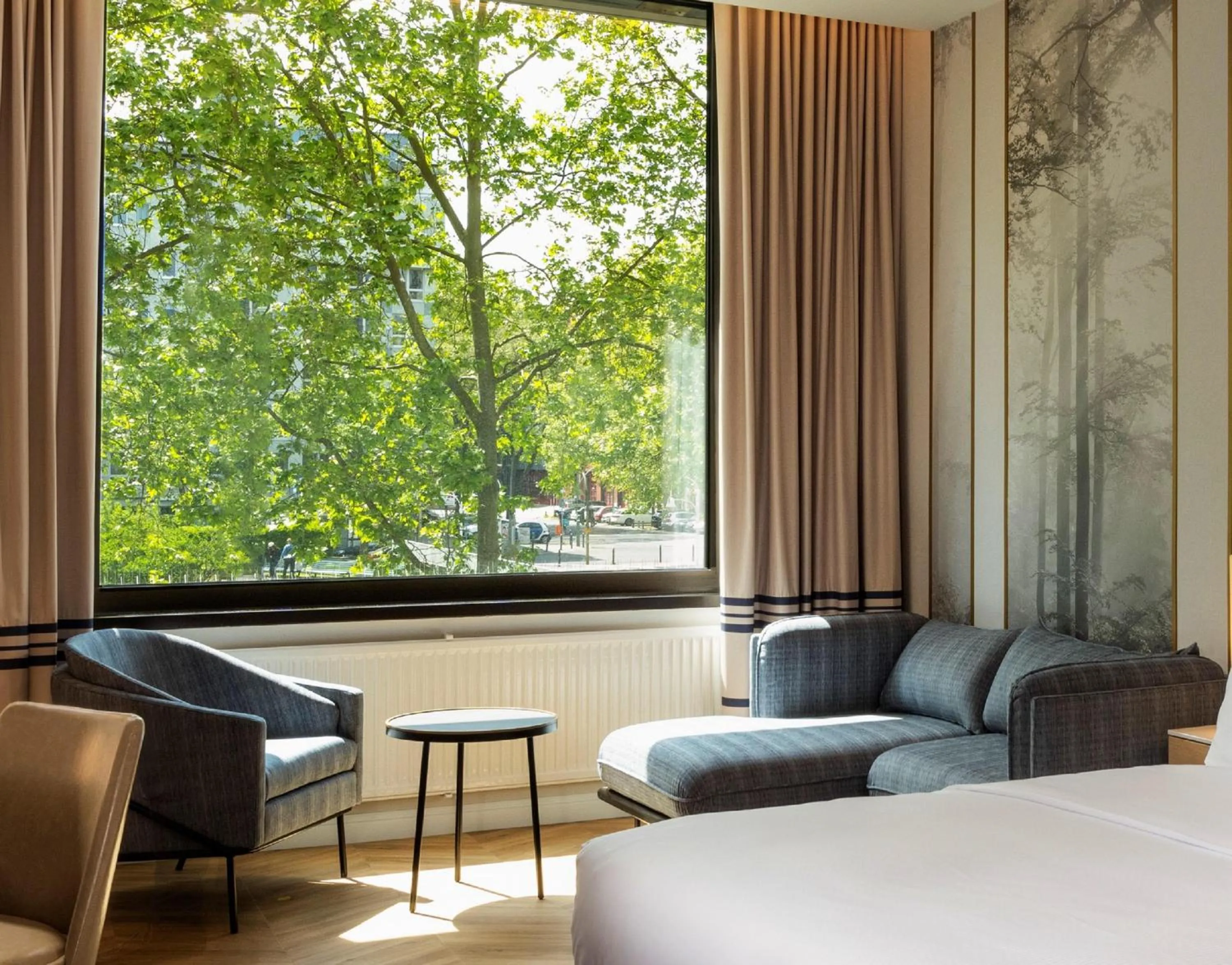 Living room, Bed in DoubleTree by Hilton Berlin Ku'damm