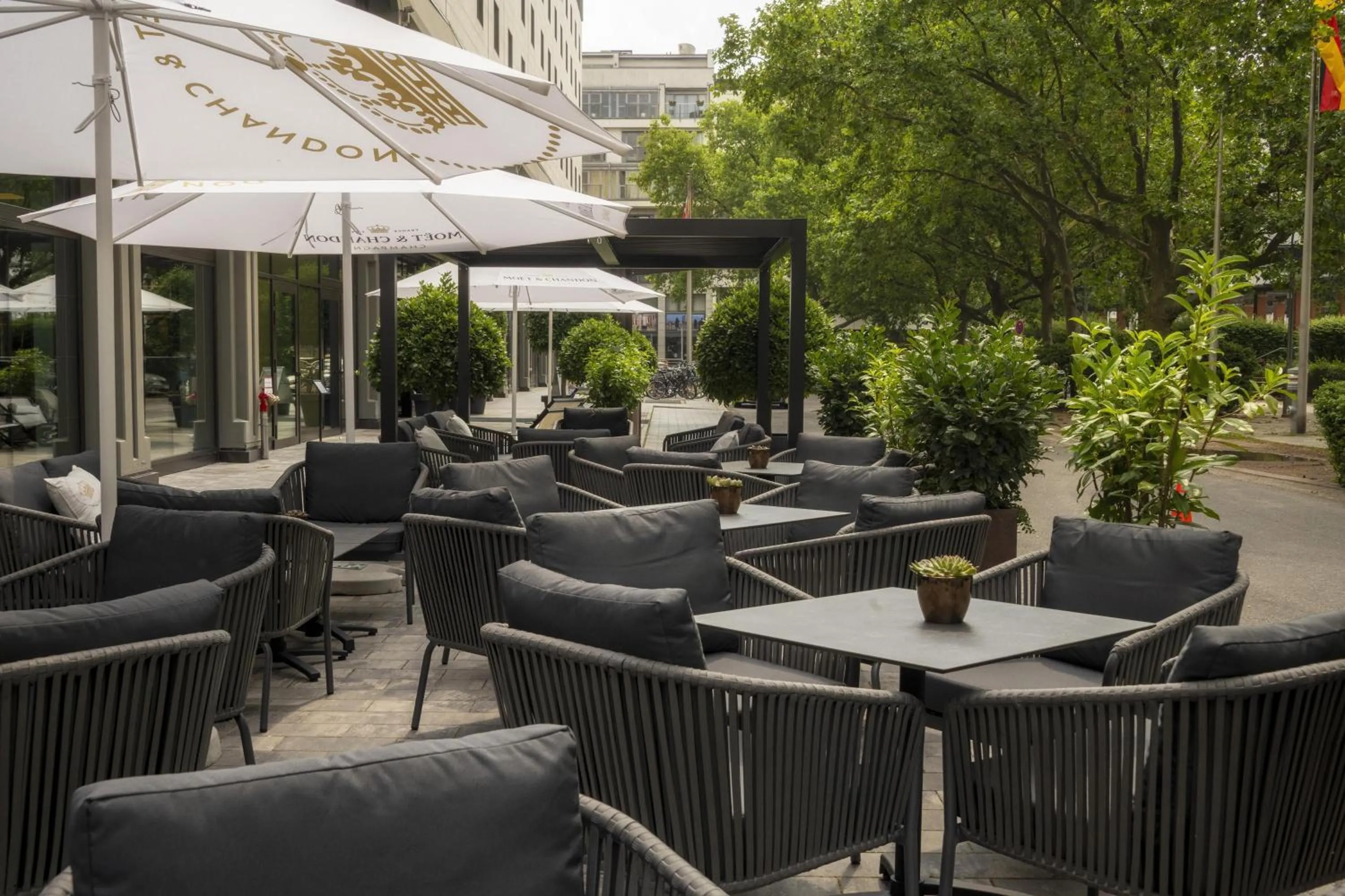 Patio in DoubleTree by Hilton Berlin Ku'damm