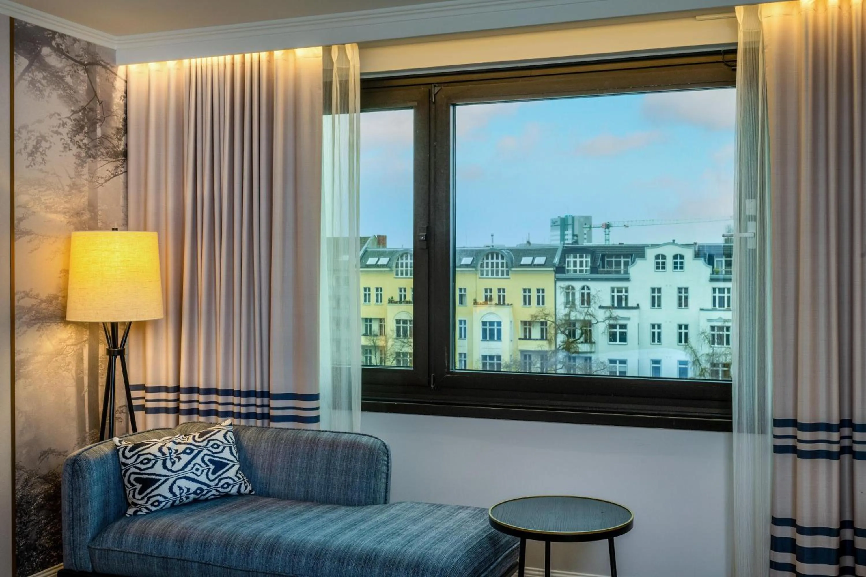 Living room in DoubleTree by Hilton Berlin Ku'damm