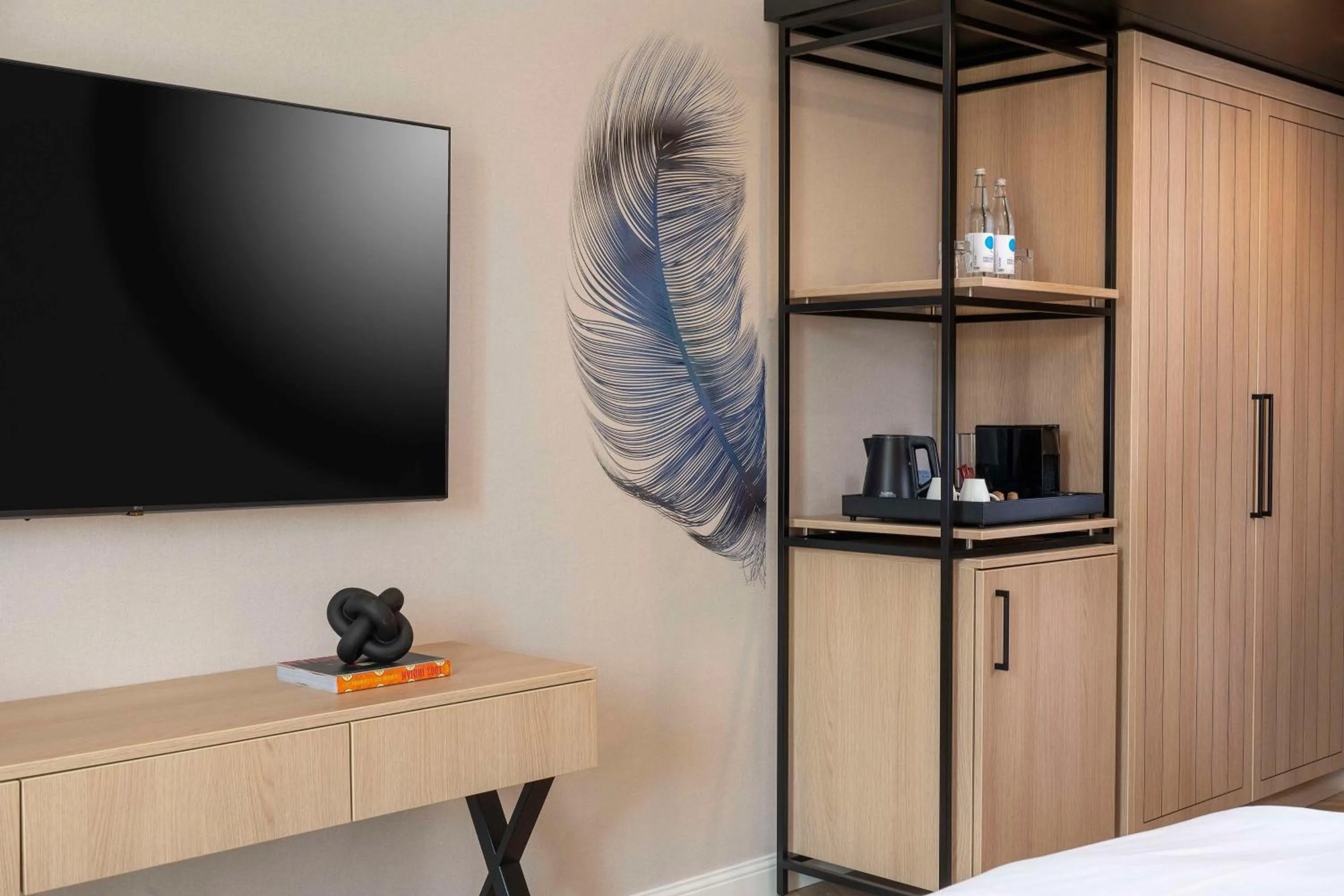 Bedroom, Bed in DoubleTree by Hilton Berlin Ku'damm