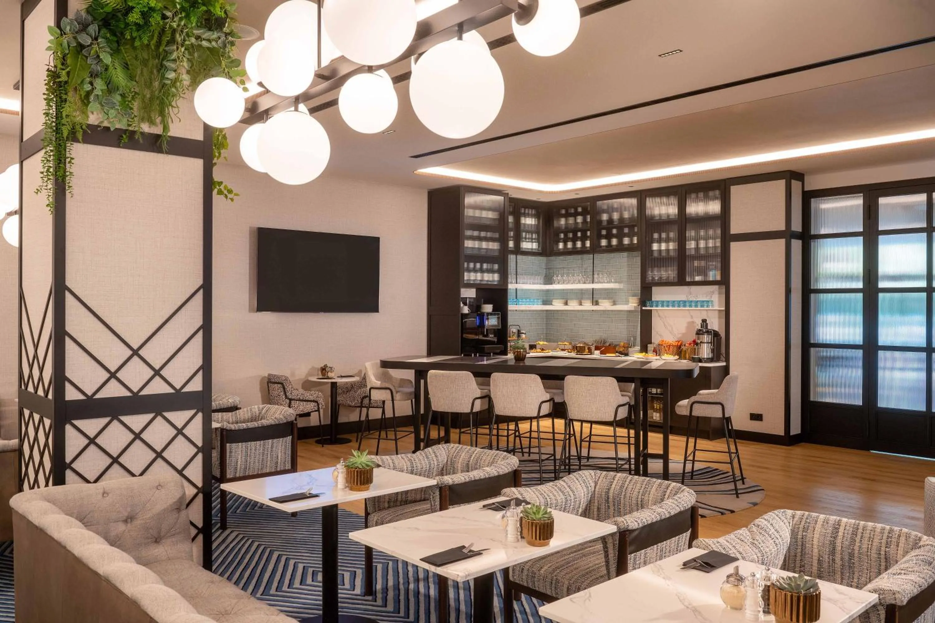 Lounge or bar in DoubleTree by Hilton Berlin Ku'damm