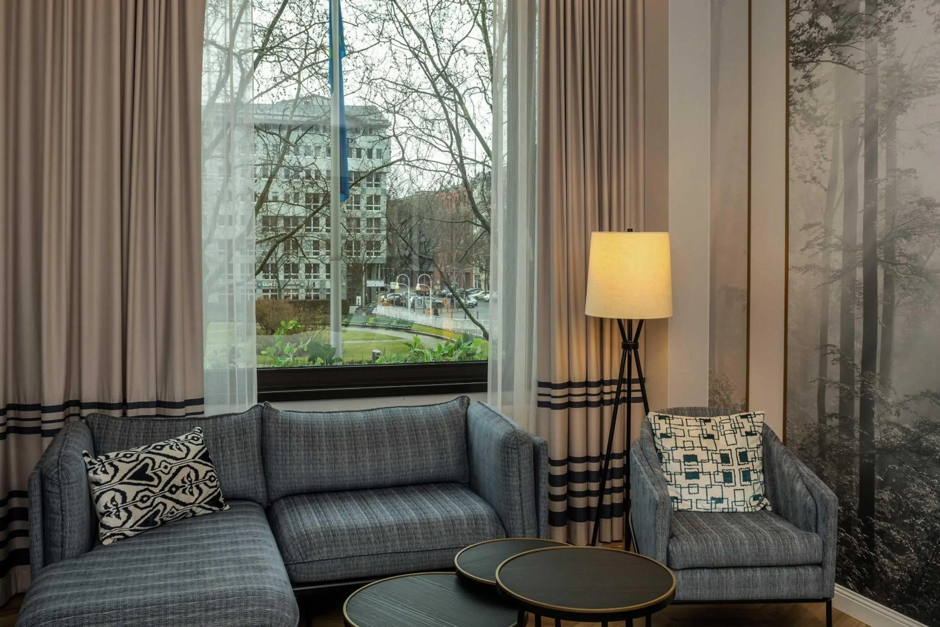 Living room in DoubleTree by Hilton Berlin Ku'damm