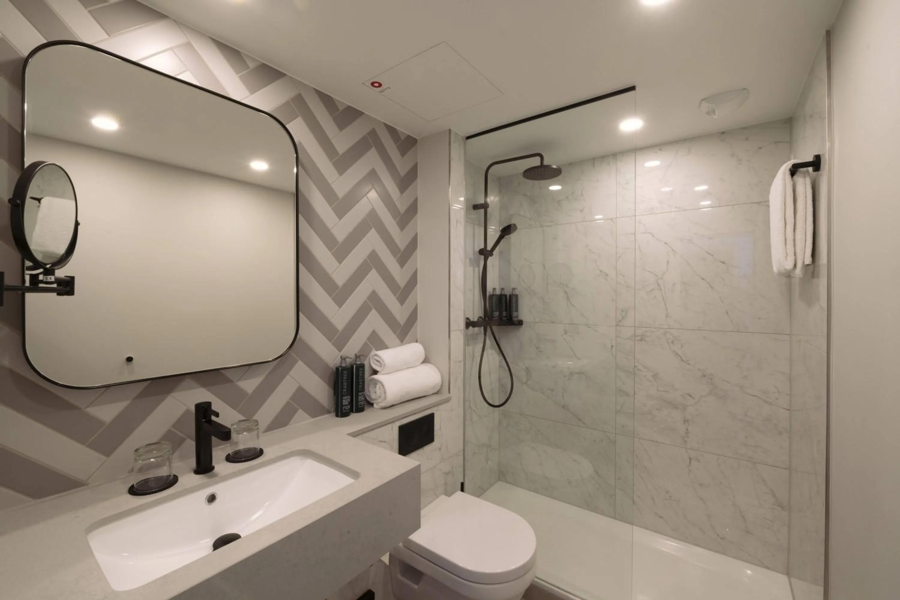 Bathroom in DoubleTree by Hilton Berlin Ku'damm