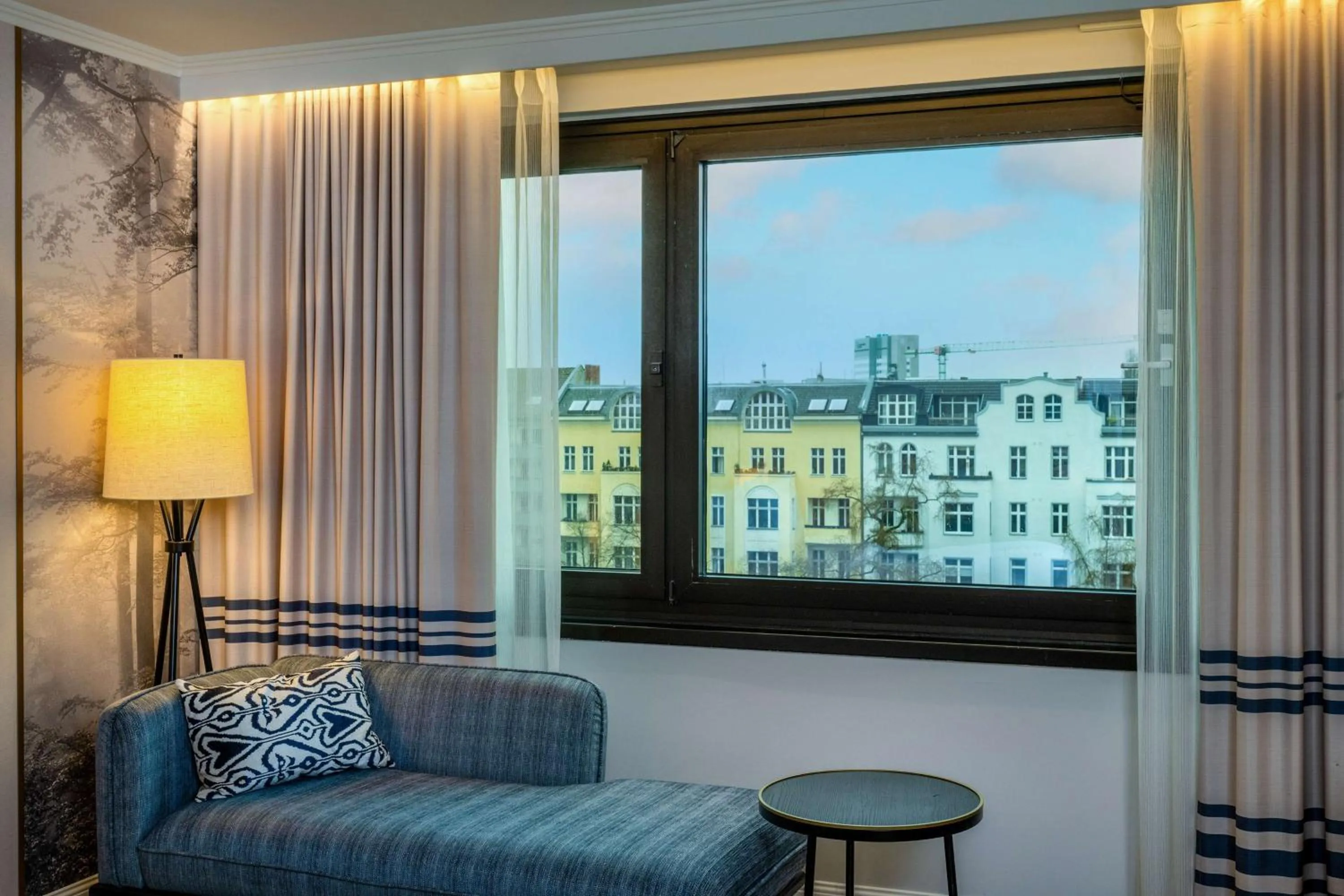 Living room in DoubleTree by Hilton Berlin Ku'damm