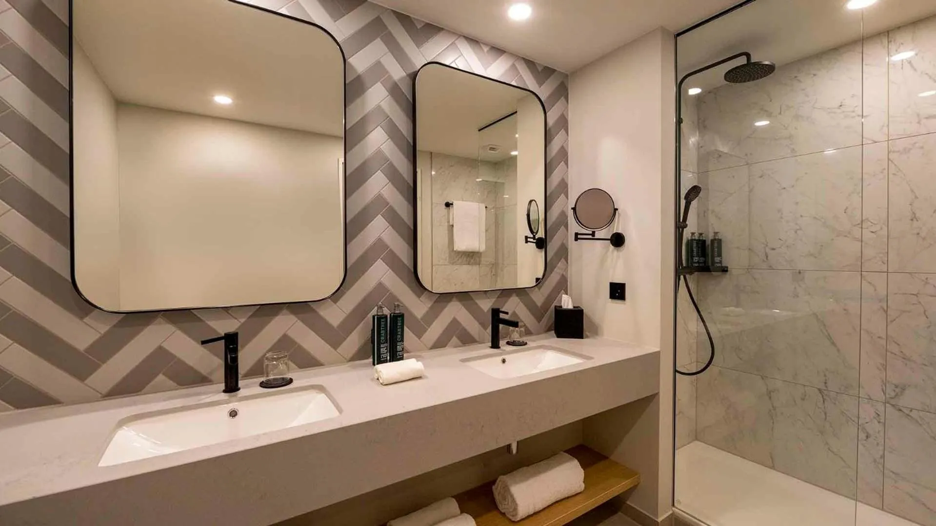 Bathroom in DoubleTree by Hilton Berlin Ku'damm