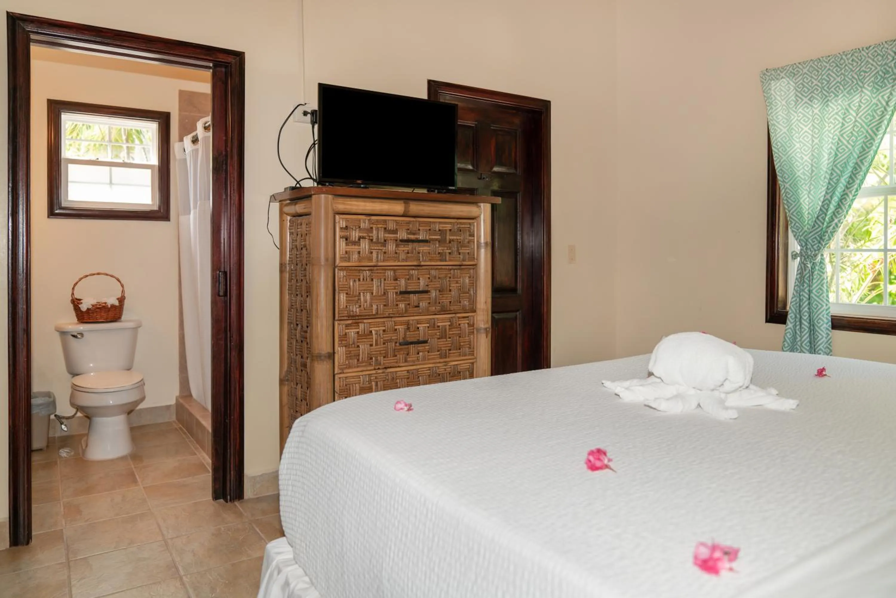 Bedroom, Bed in X'tan Ha- The Waterfront