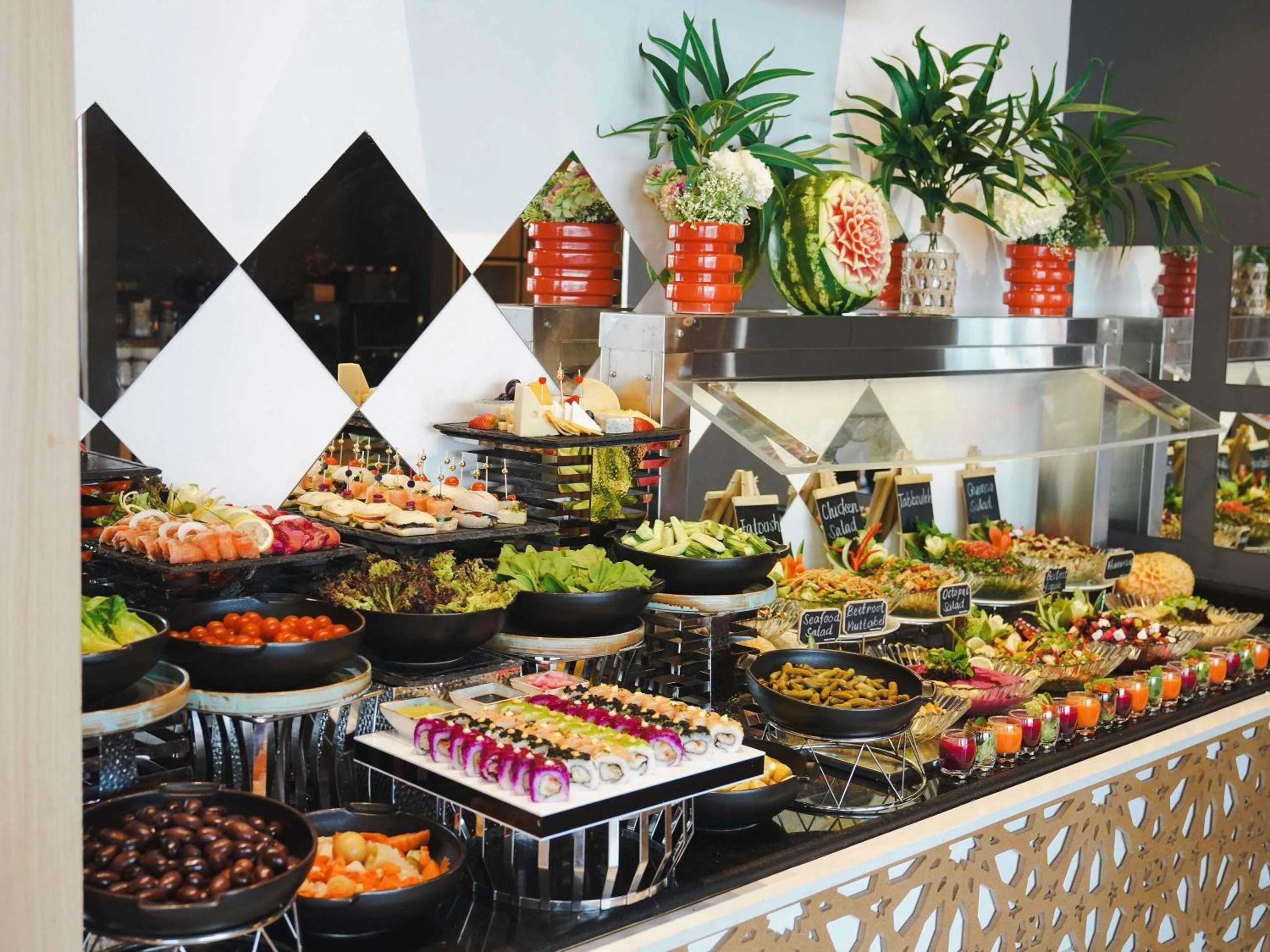 Restaurant/places to eat in Adagio Jeddah City Center