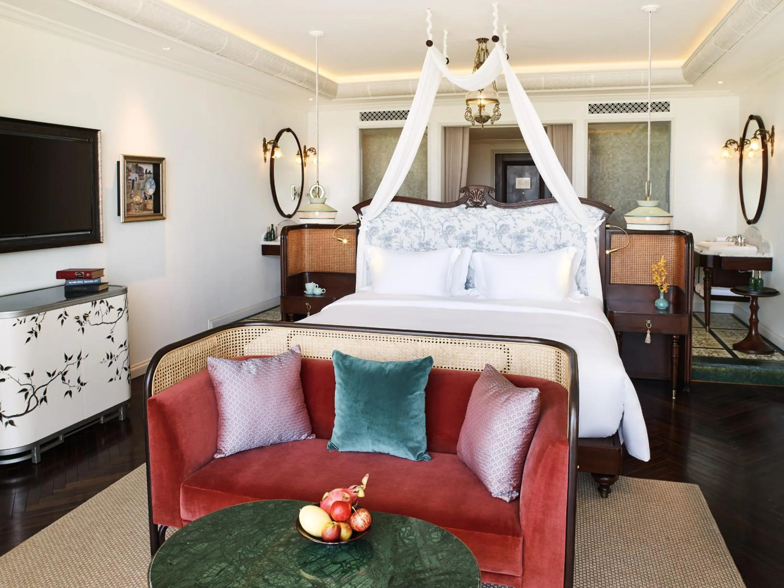 Bedroom, Bed in Hôtel Perle d'Orient Cat Ba - MGallery