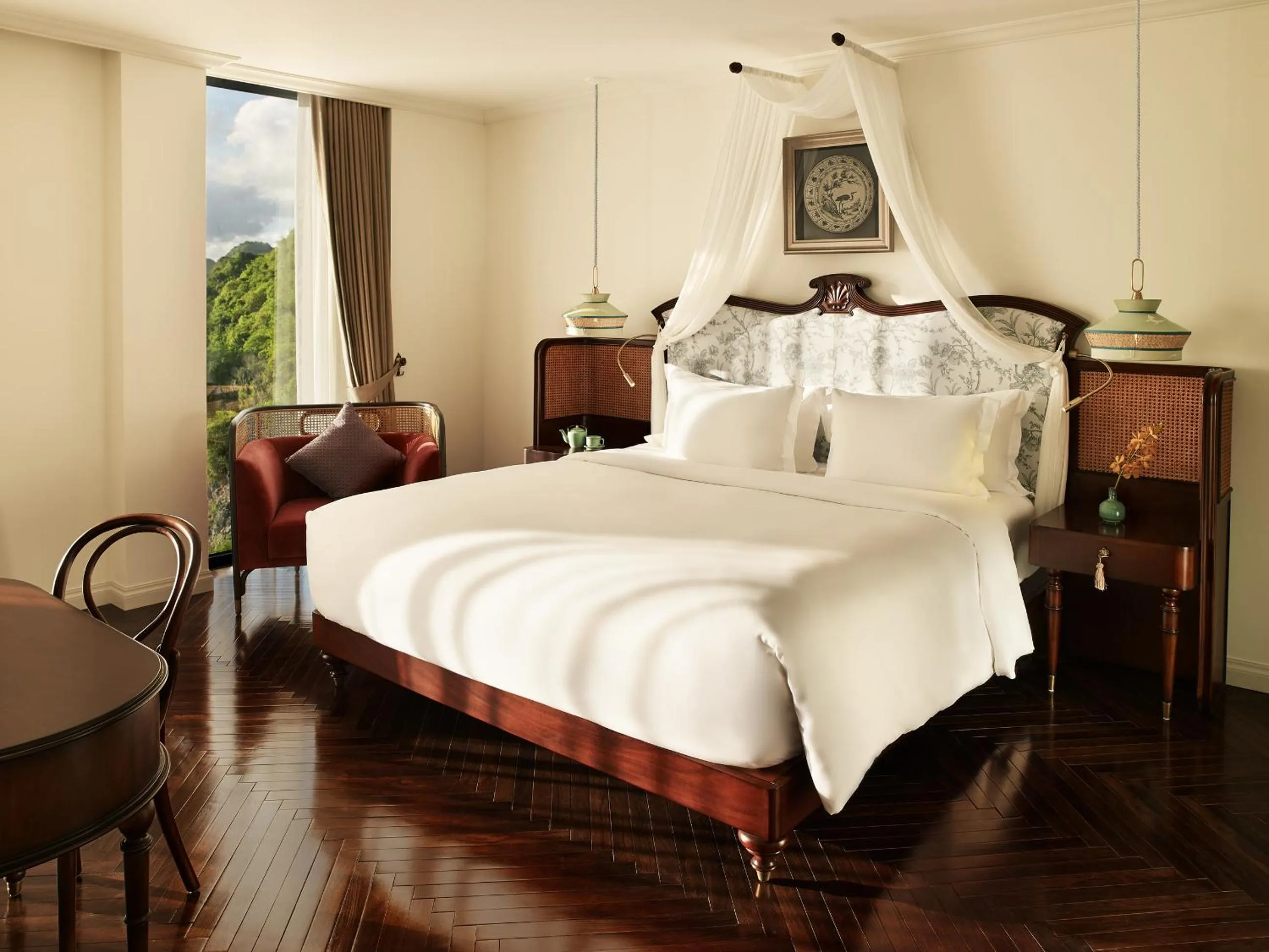 Bedroom, Bed in Hôtel Perle d'Orient Cat Ba - MGallery